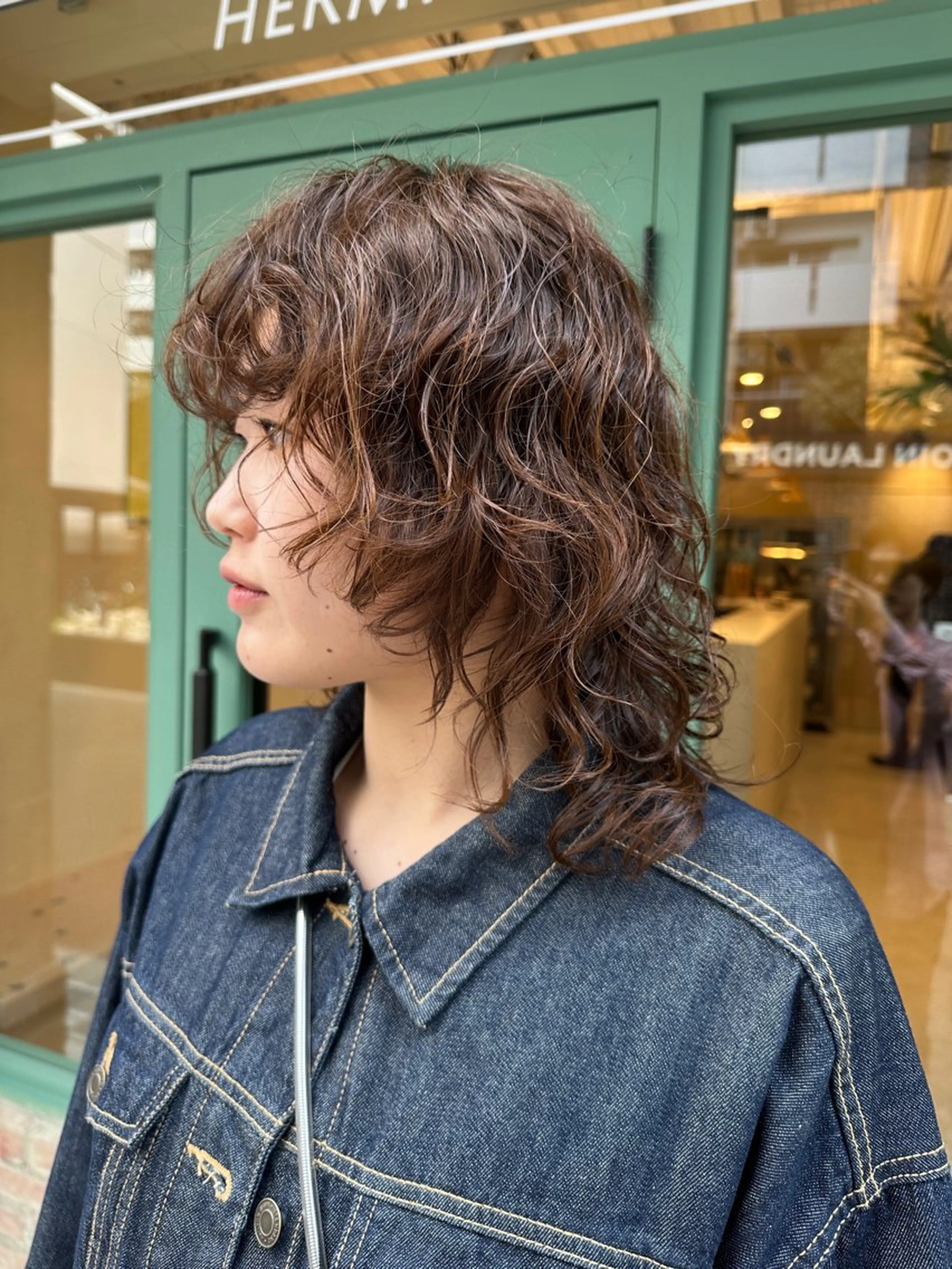 ショート パーマ スパイラルパーマ SALOWIN  梅田茶屋町店所属・梅田/ベージュカラー /ブリーチカラーのヘアスタイル