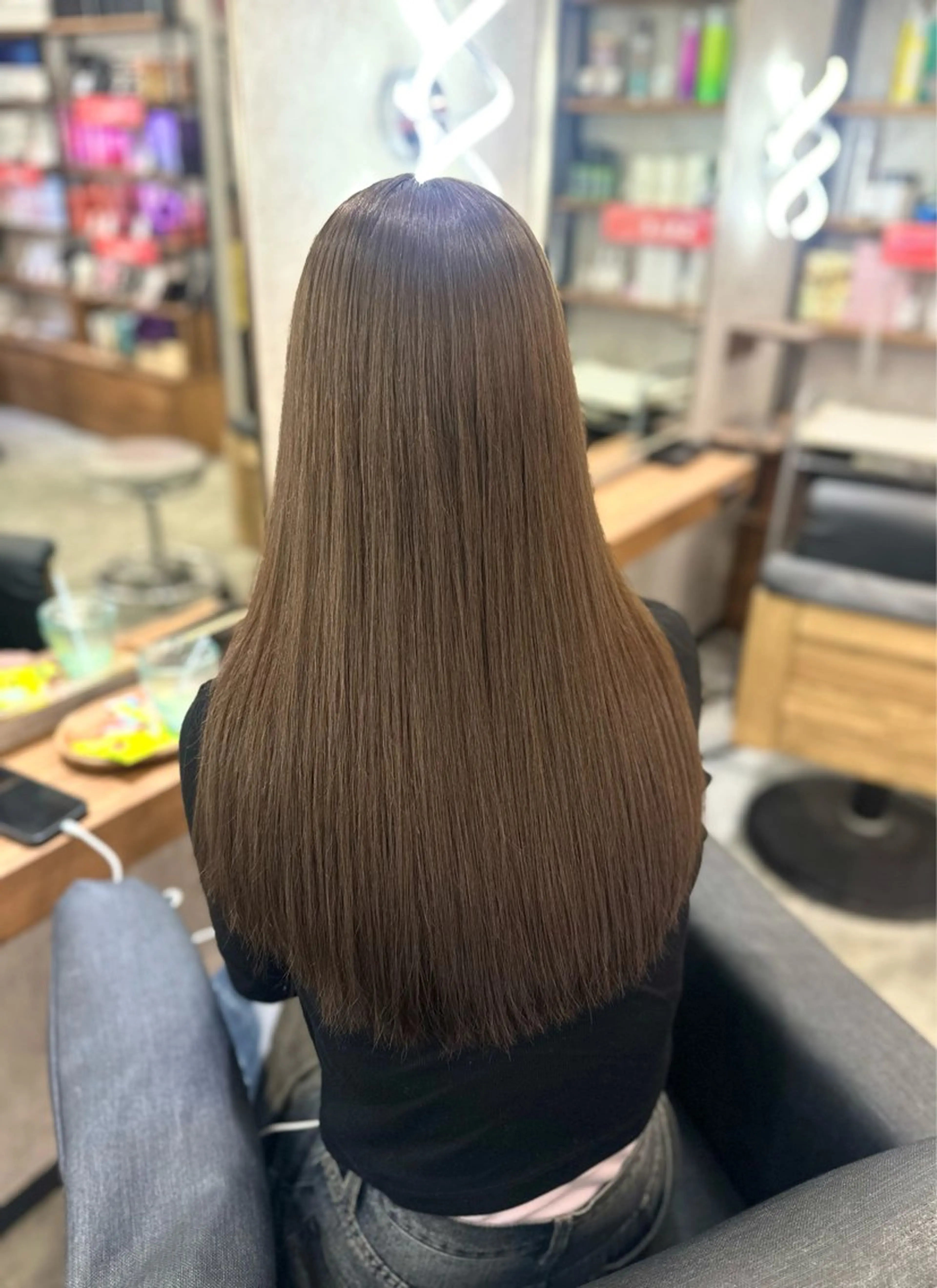 ロング アッシュ ヘアカラー MOURI CHISATOのヘアスタイル