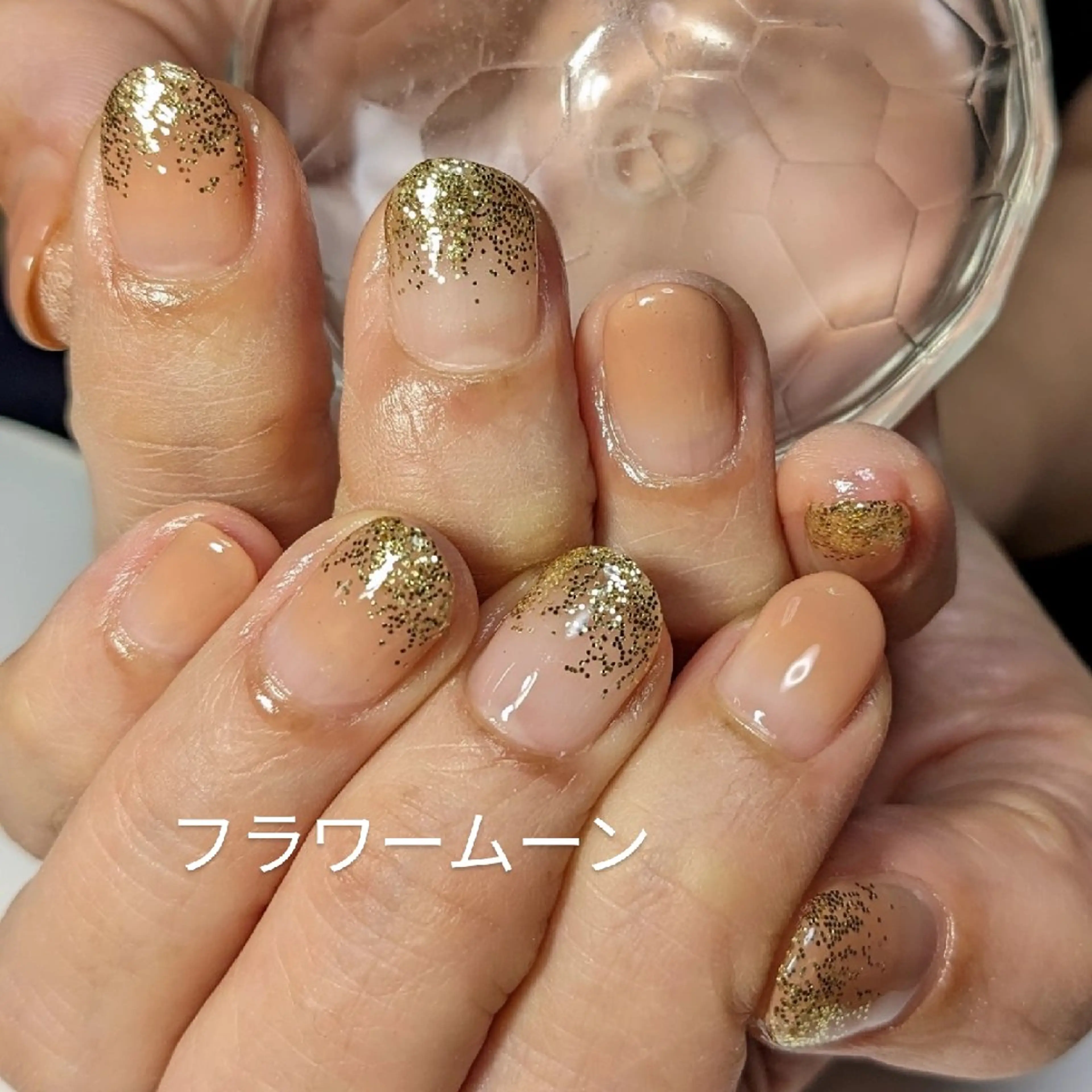 ネイル グラデーション ラメ(グリッター) ラメグラデーション ハンドネイル ハンドケア フラワー ムーンのネイルデザイン