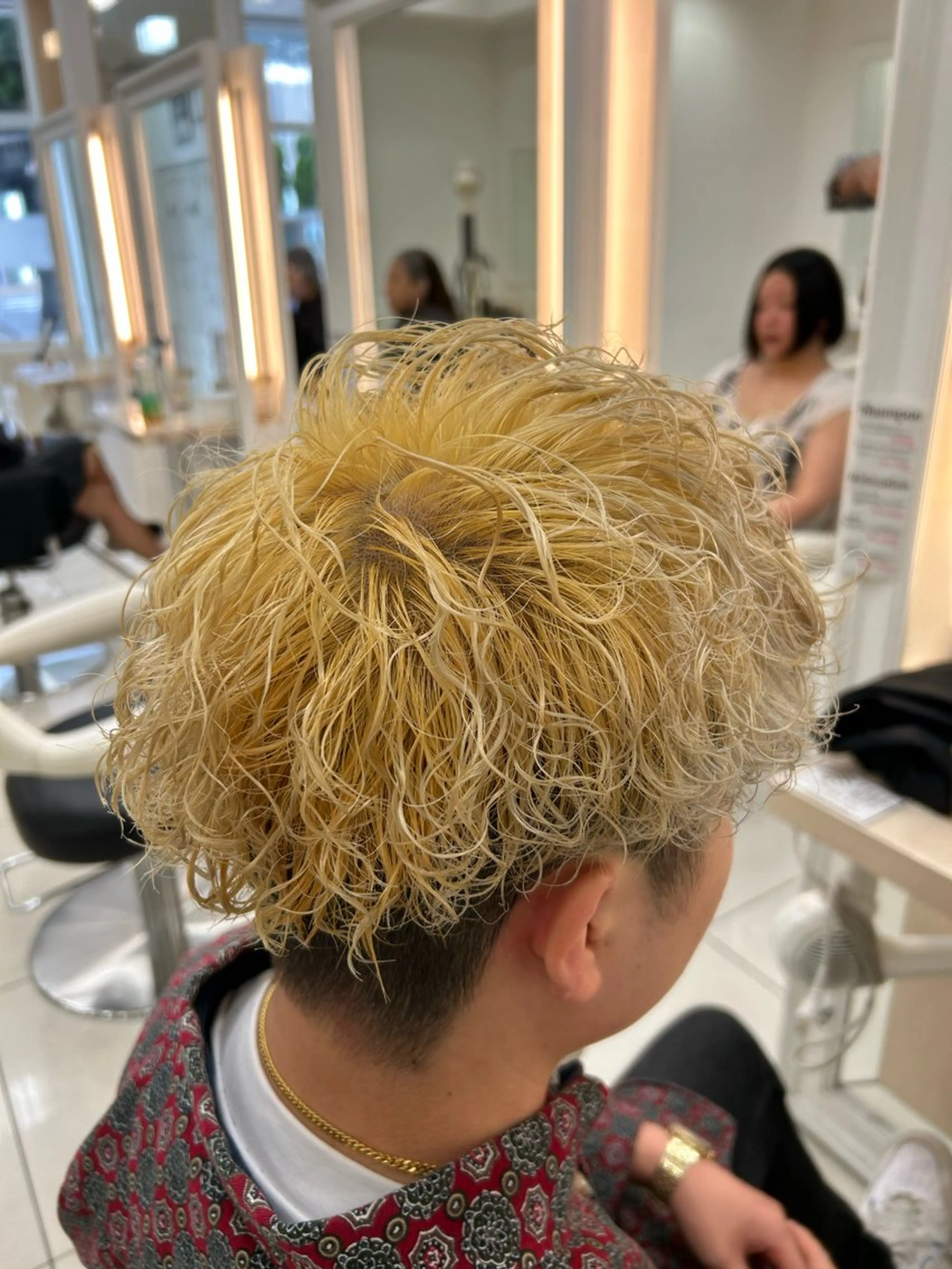 カラー パーマ メンズ センターパート フェードカット フェザーパーマ カルマパーマ マッシュ 髪質改善/艶カラー/ メンズパーマ/鈴木のヘアスタイル