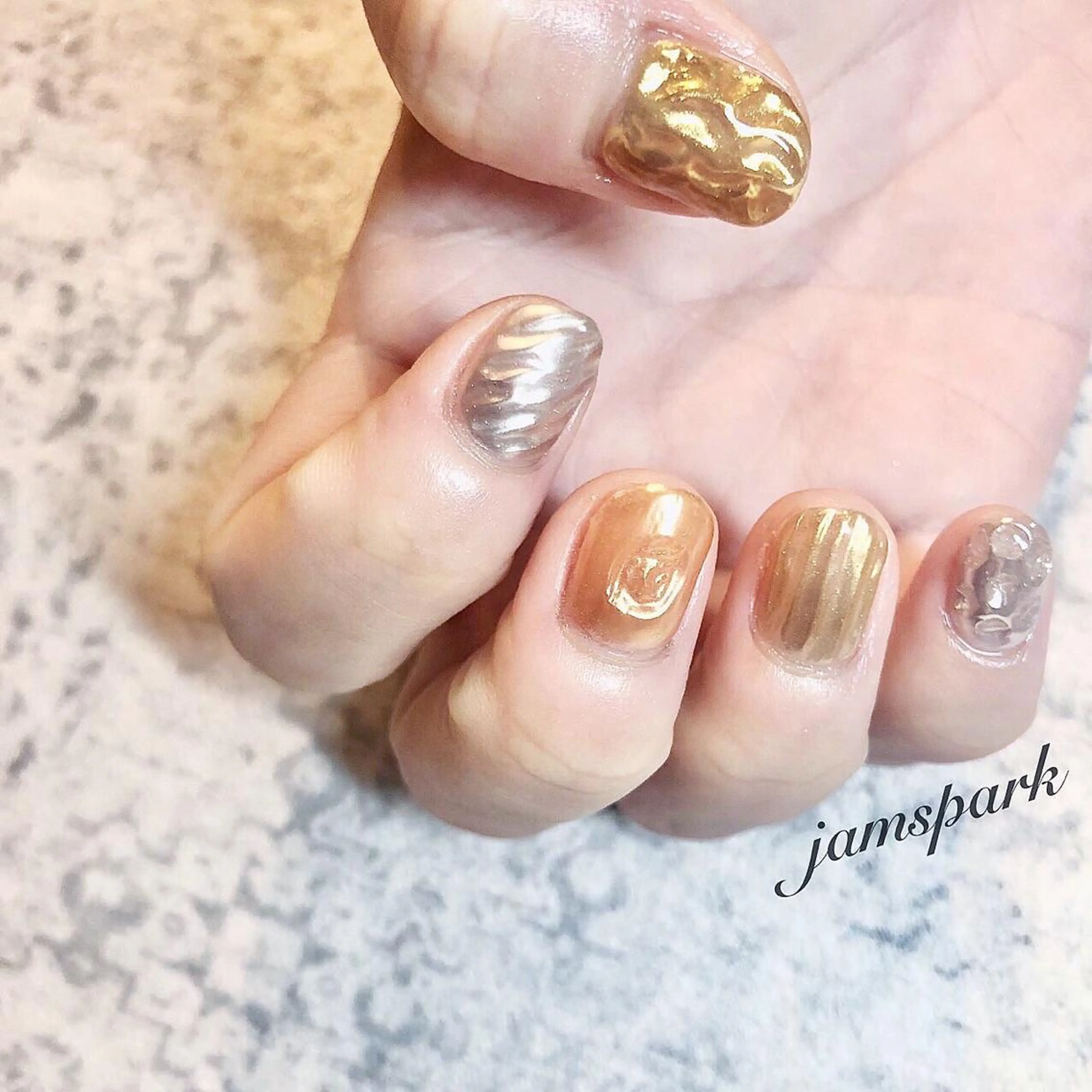 ネイル ゴールド ミラーネイル ニュアンスネイル ショートネイル シルバー ハンドネイル jamspark ✨のネイルデザイン