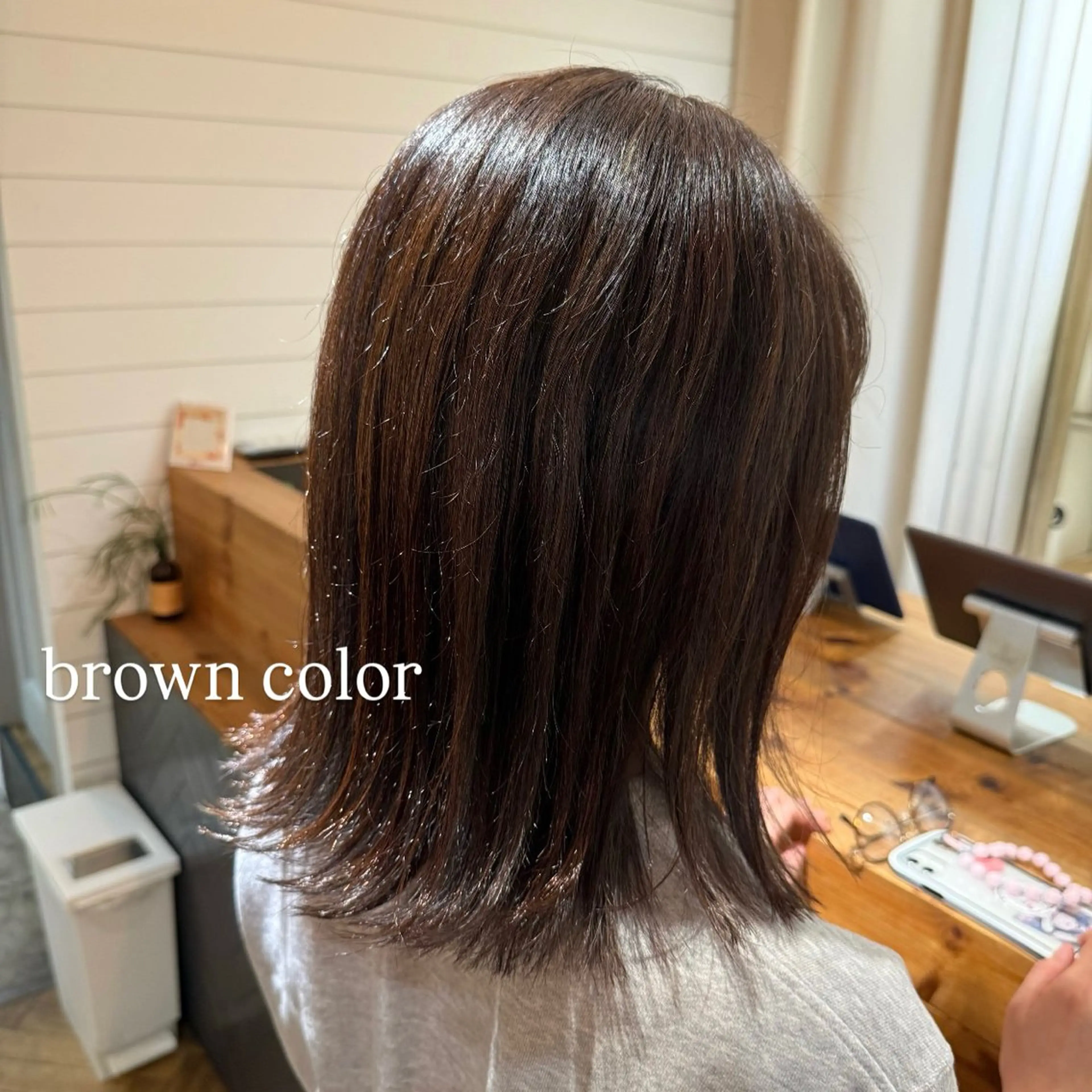 ミディアム カラー ヘアアレンジ カット ヘアカラー トリートメント 飯島 美海のヘアスタイル