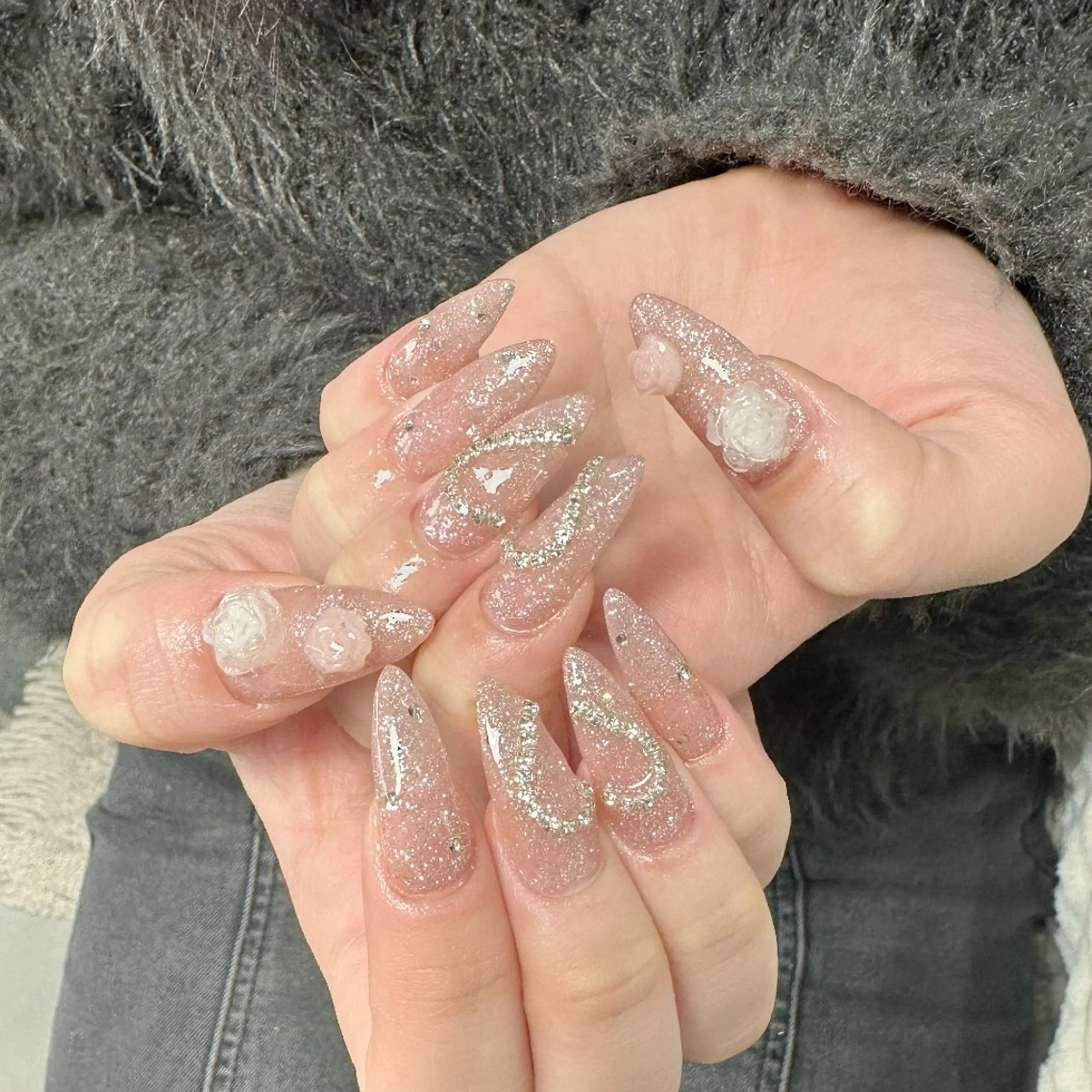 ネイル チークネイル フレンチネイル ジェルネイル ガラスフレンチ キラキラネイル ハンドネイル UM Nail Salonのネイルデザイン