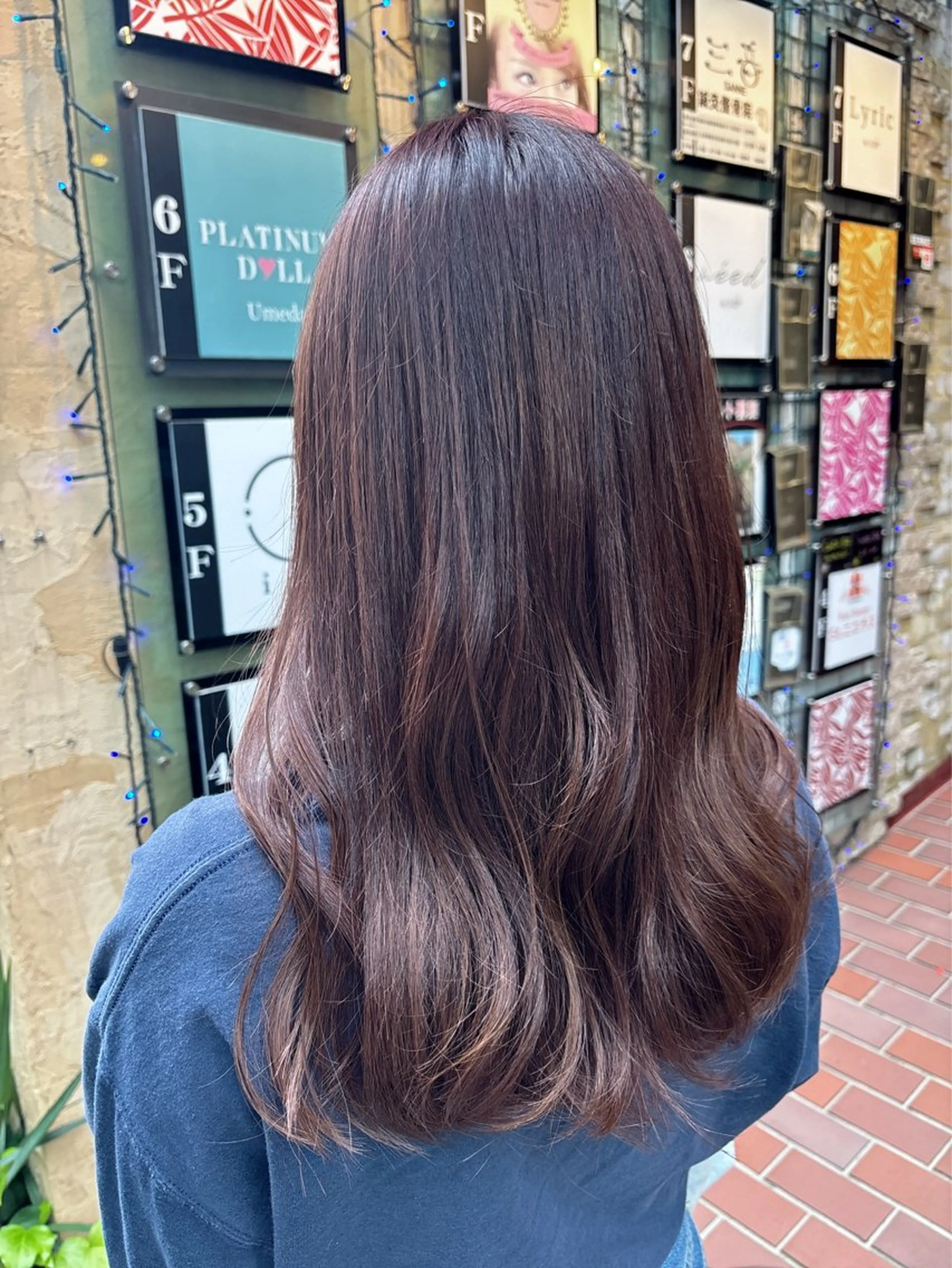 セミロング シオン/艶髪/ グレージュカラーのヘアスタイル