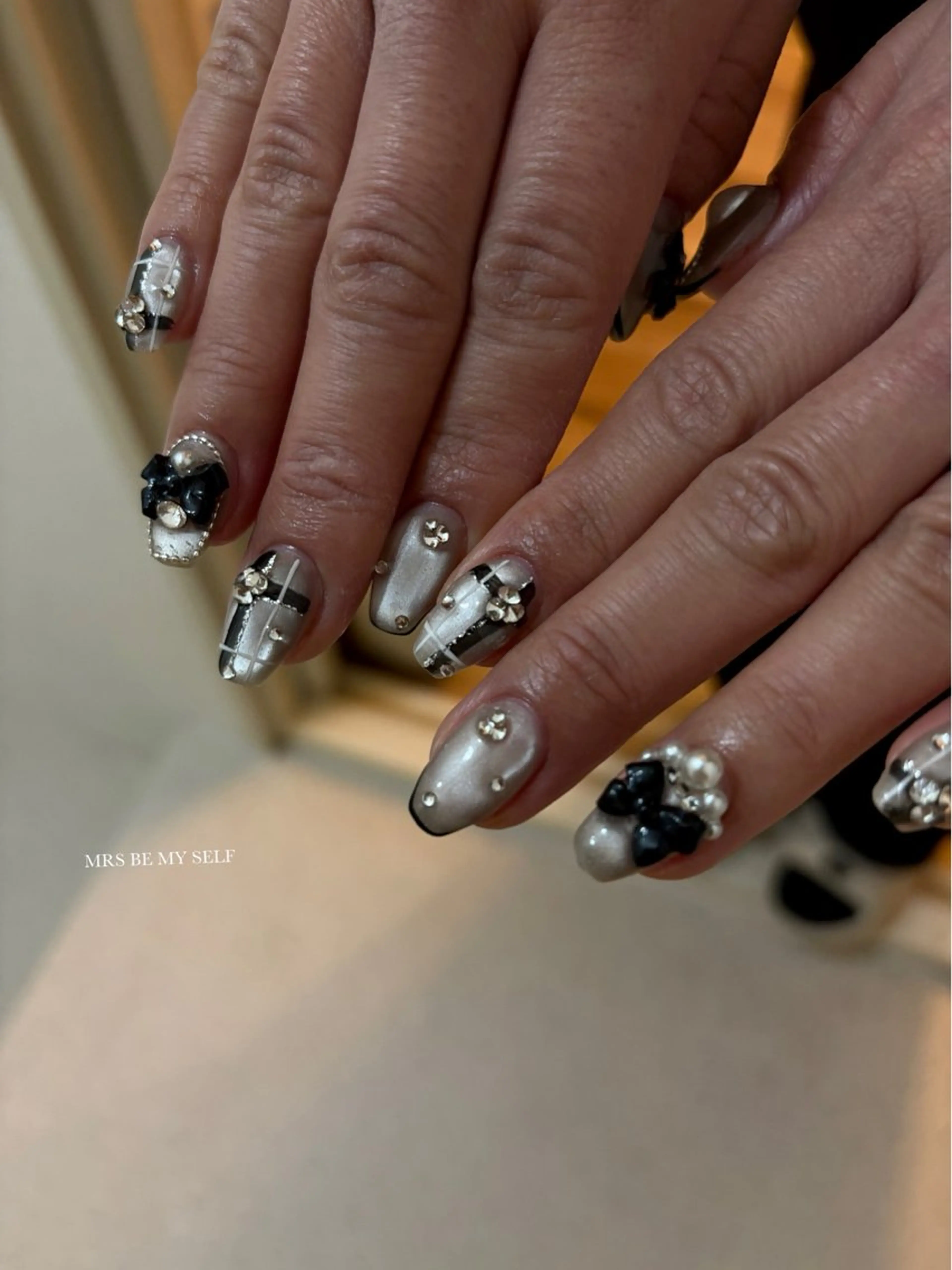 ネイル キラキラネイル リボン ハンドネイル MRS/ miyu🎀のネイルデザイン