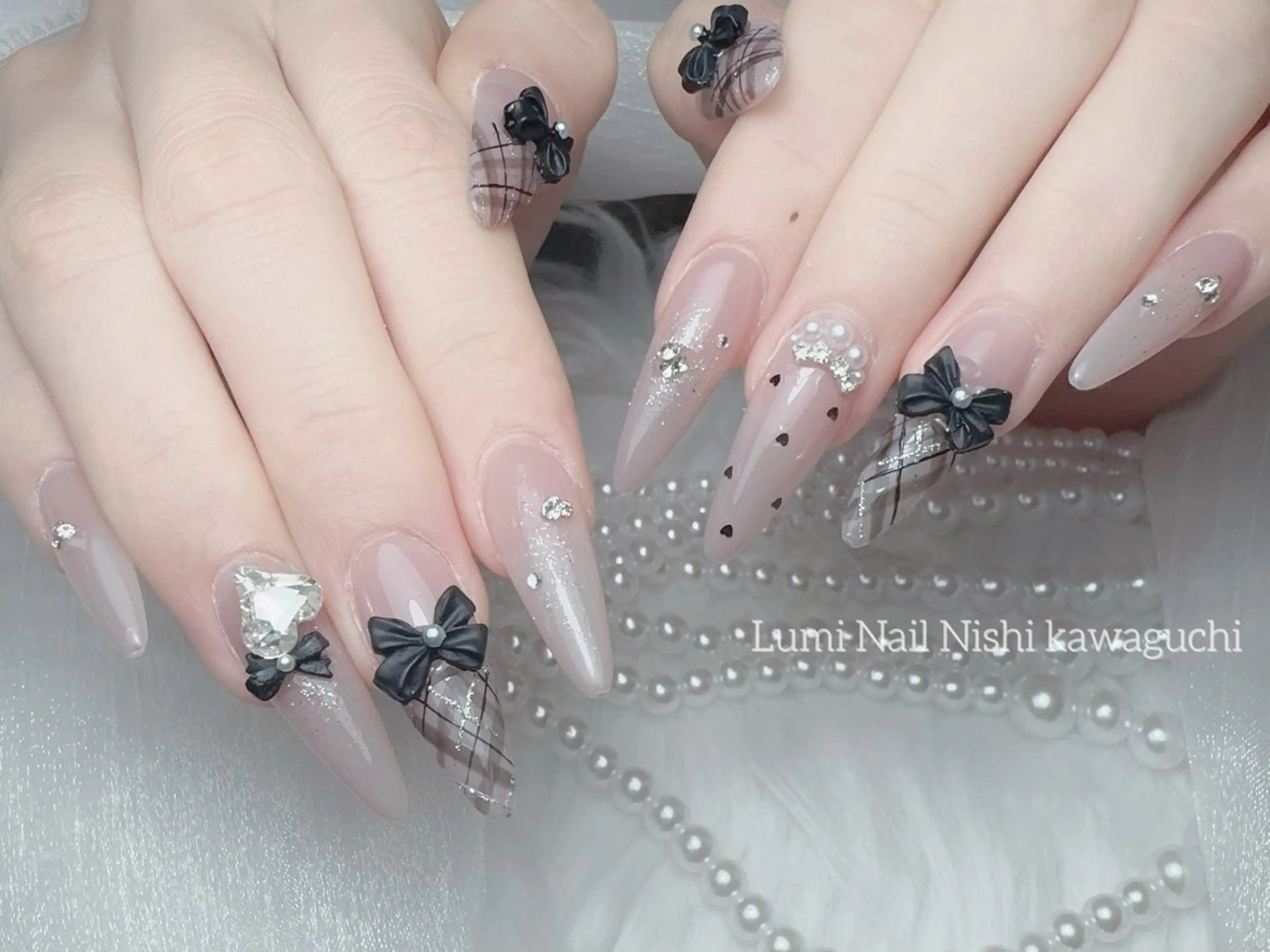 ネイル フットネイル ジェルネイル キラキラネイル オフィスネイル ピンク Lumiネイルサロン所属・Lumi Nail Salonのネイルデザイン