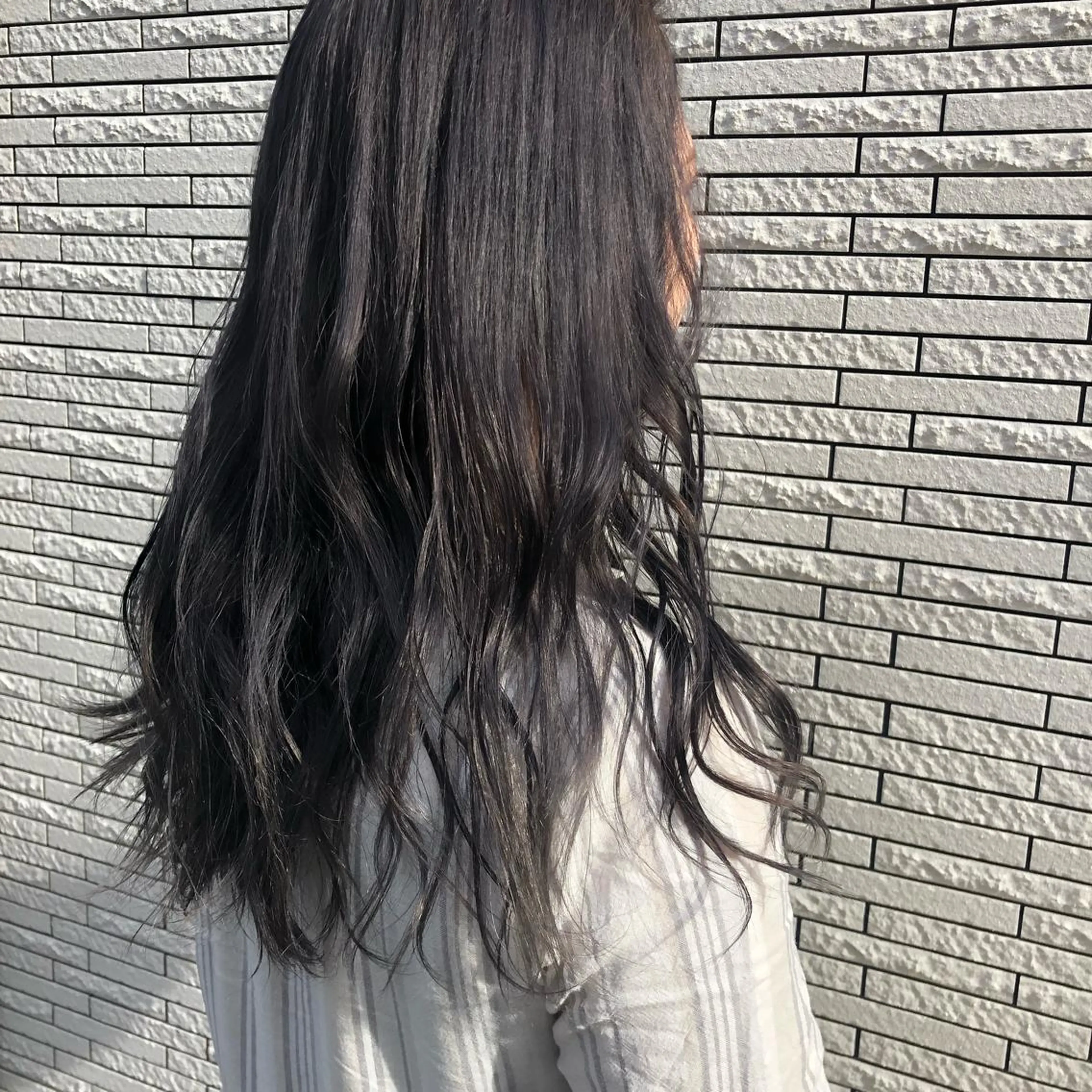 ロング カラー アッシュ アッシュグレー アッシュグレージュ グレージュ ヘアカラー トリートメント ヘッドスパ Qin shaire salon 原宿店所属・レイヤーカット 韓国ヘアayameのヘアスタイル