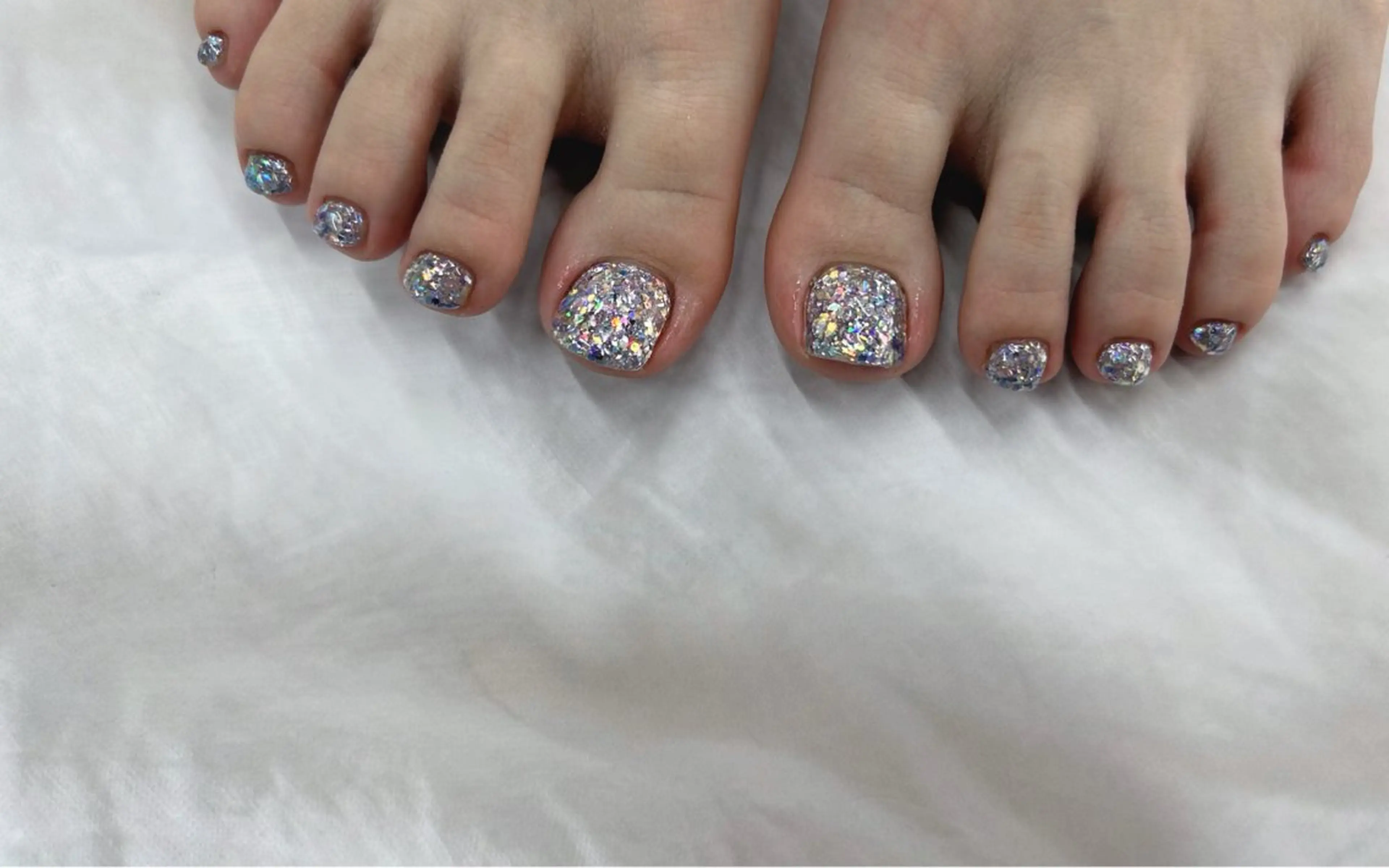 ネイル フットネイル キラキラネイル フットネイル Nail Salon agré所属・agré ネイルサロン アグレのネイルデザイン