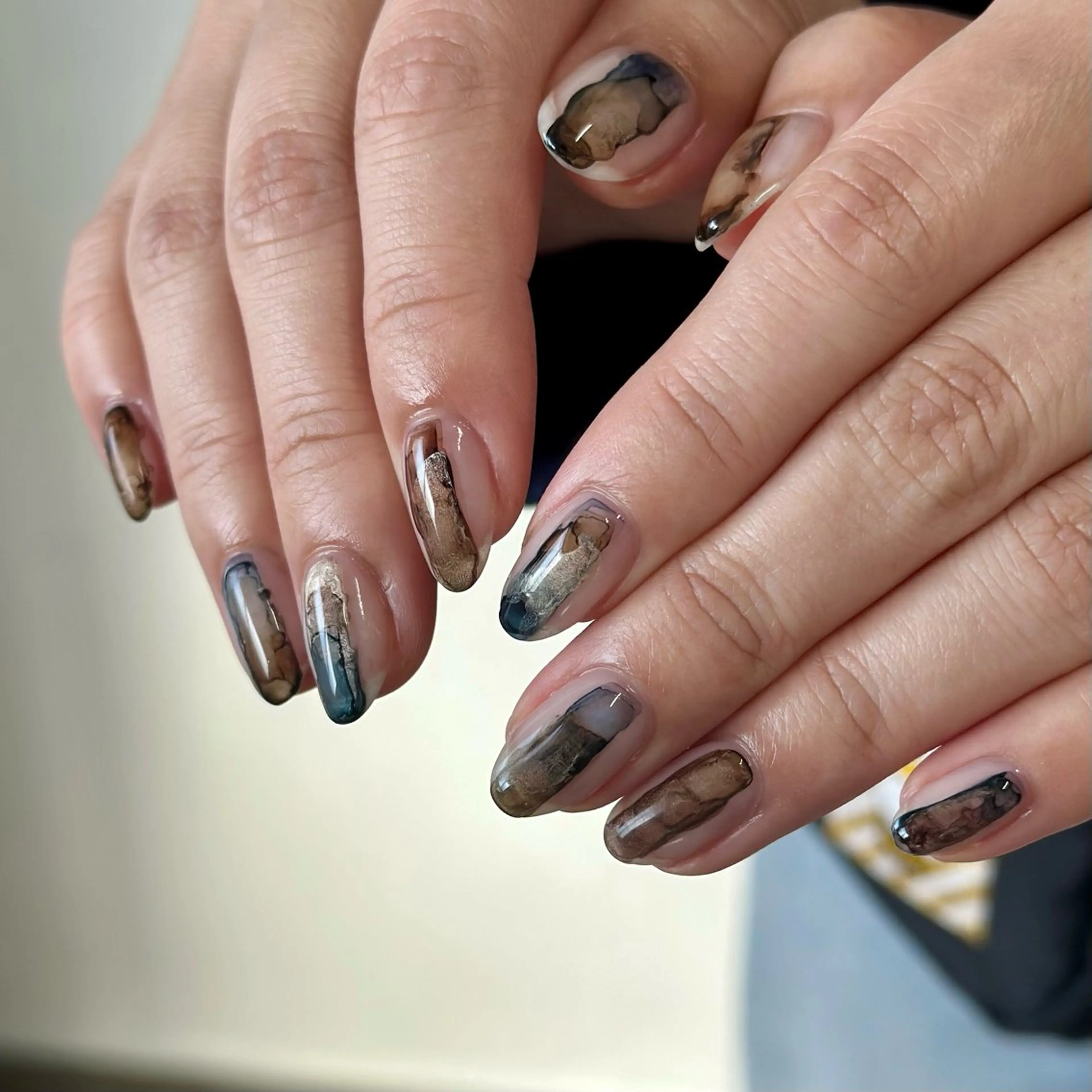 ネイル ハンドネイル 𝗺𝗮𝗸𝗶 .のネイルデザイン