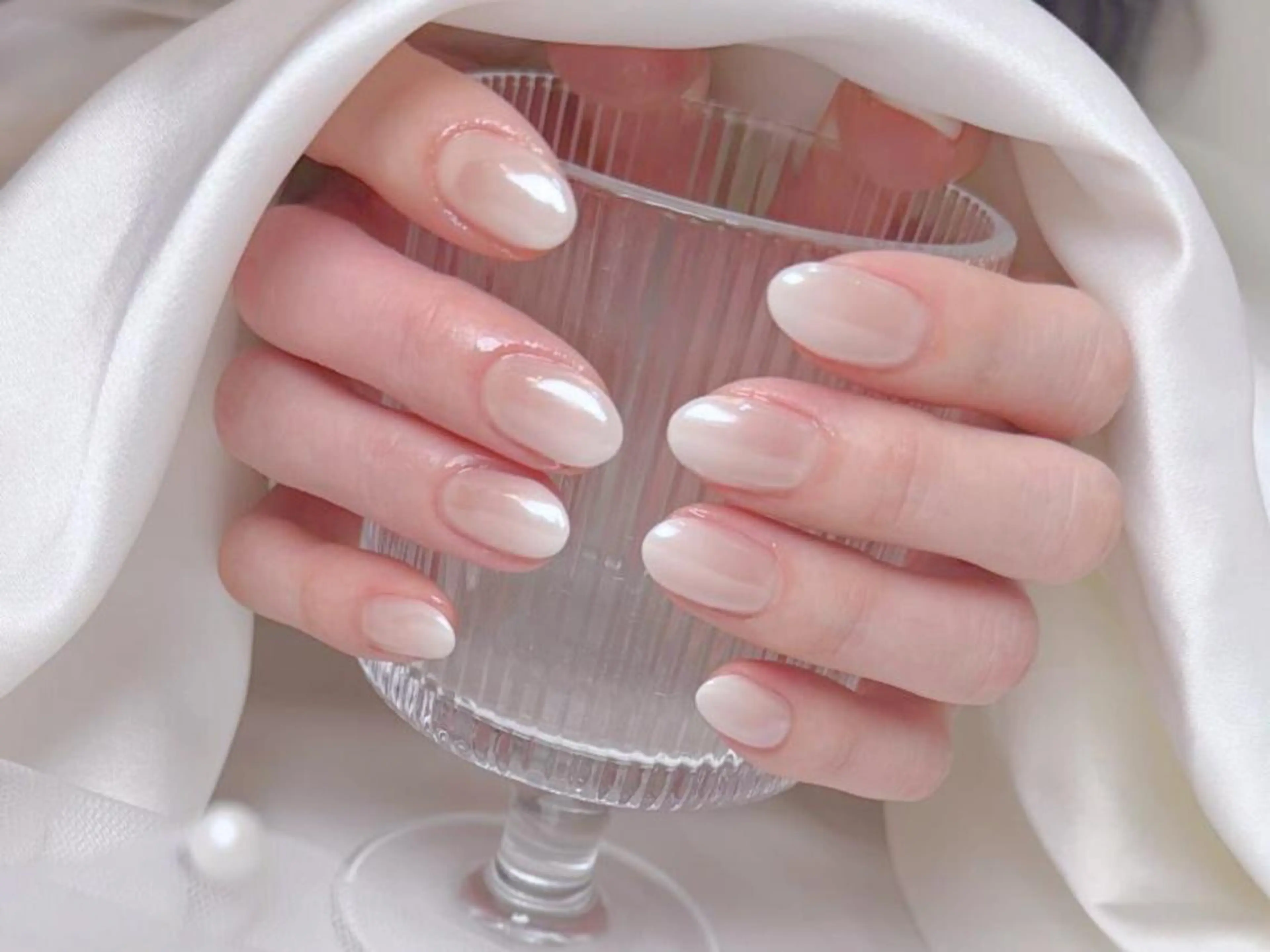 【透明感UP】指先で奏でる♪うるちゅるオーロラネイル×ベースカラー付の写真