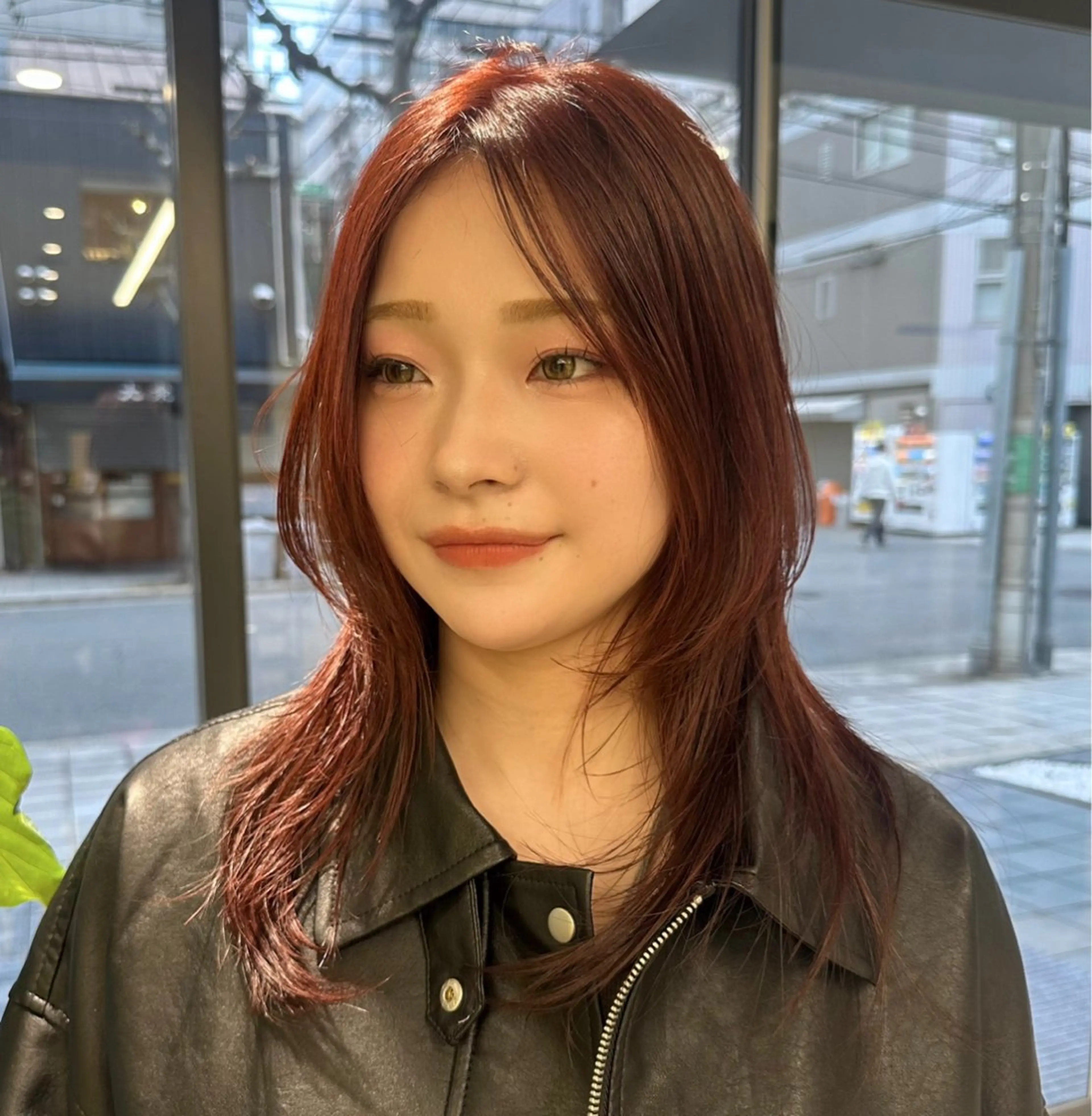 ミディアム カラー ブリーチ ボルドーカラー ブリーチなしカラー 韓国風ヘア レイヤーカット カット ヘアカラー M所属・ハイトーン/透け感 カラー🎀真香のヘアスタイル