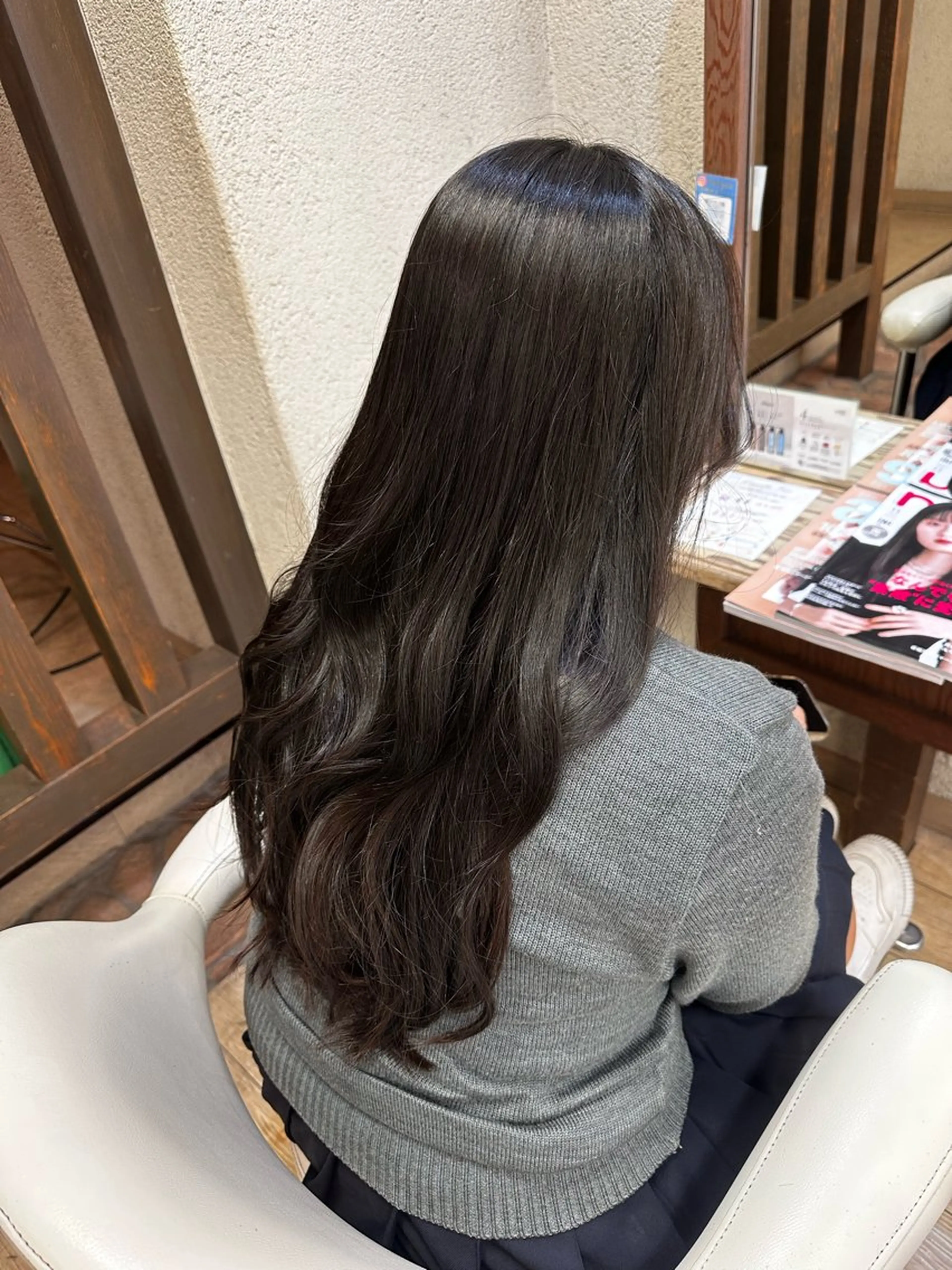 ロング カラー グレージュ ヘアカラー トリートメント 阿部 美咲のヘアスタイル