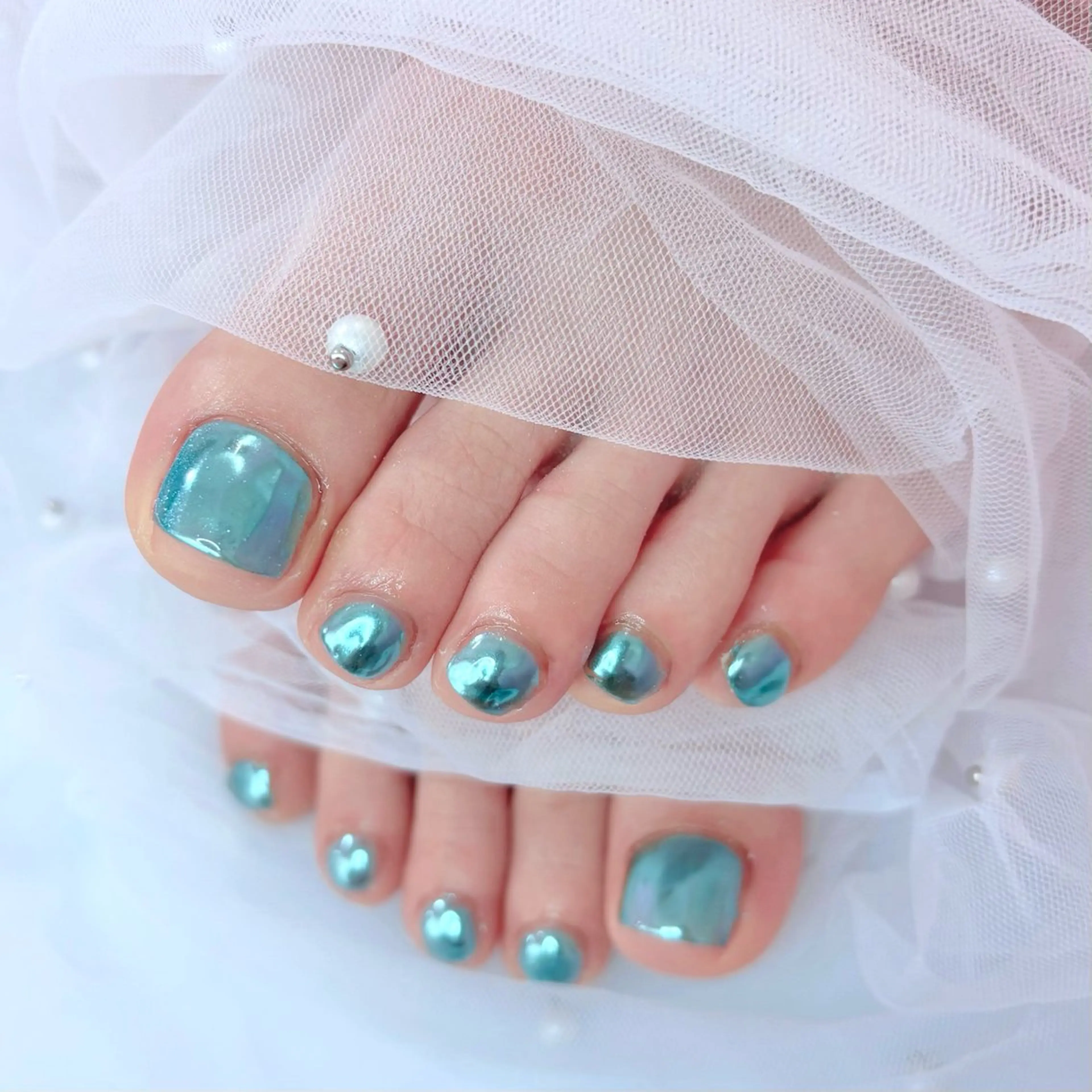 ネイル フットネイル 水色 ミラーネイル 夏ネイル Noix nailのネイルデザイン