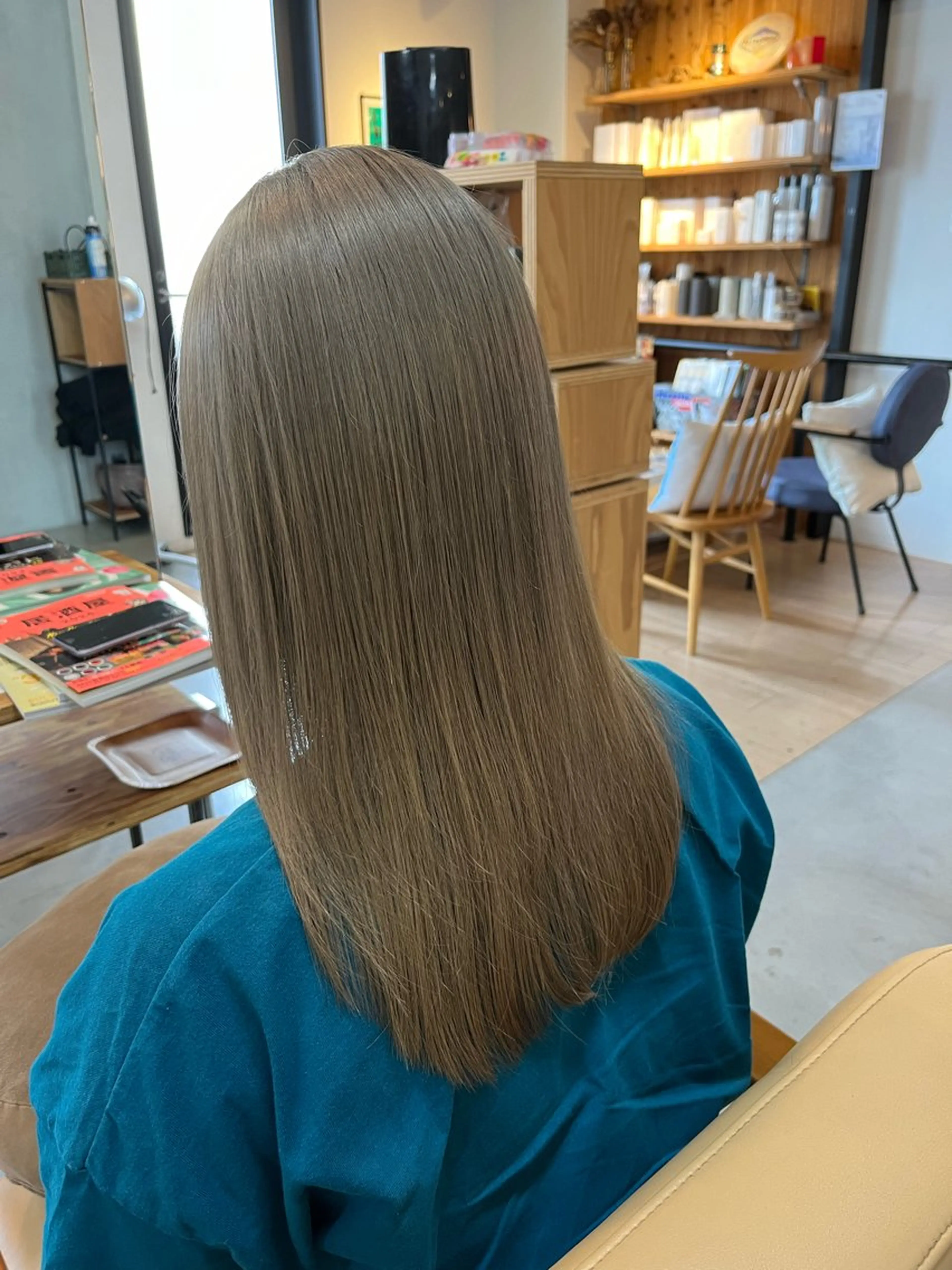 セミロング アッシュ カット ヘアカラー JUNO所属・阪神西宮★JUNO 川﨑温子のヘアスタイル