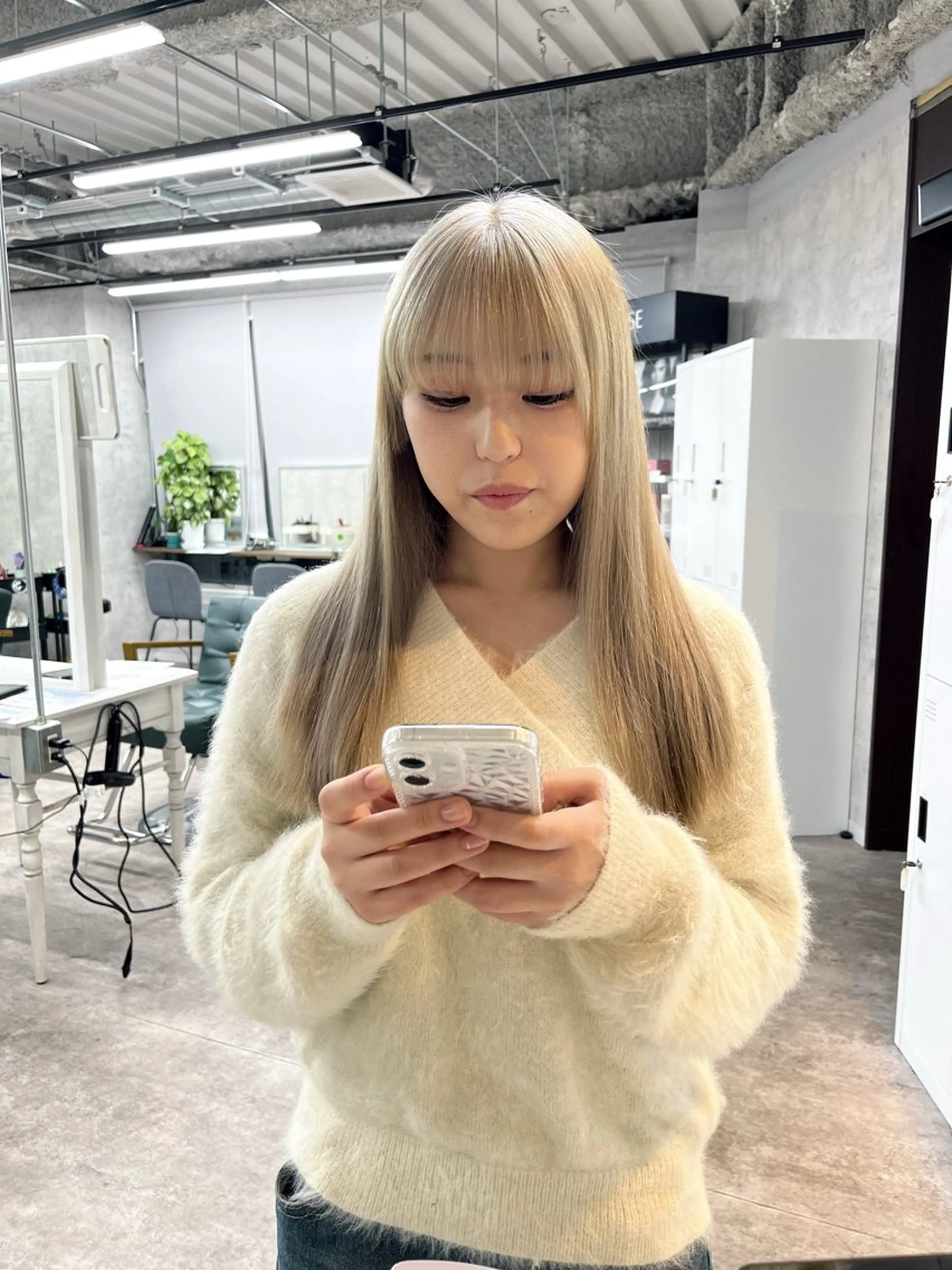 セミロング カラー カット ヘアカラー トリートメント ヘアセット ハイトーン/レイヤー 💜Akaneのヘアスタイル