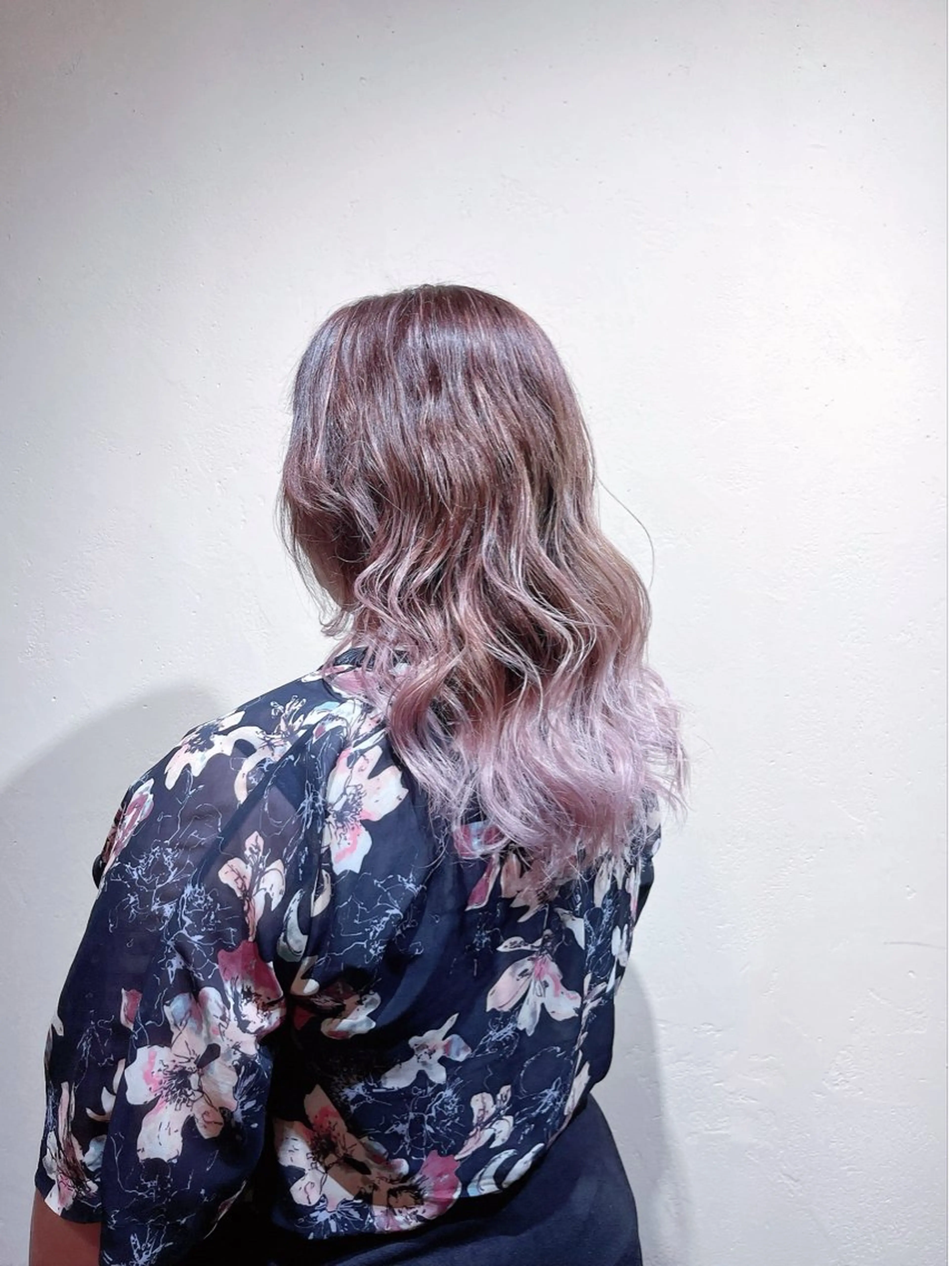 カラー バレイヤージュ ピンクカラー 竹谷 千佳子のエステ・リラクイメージ