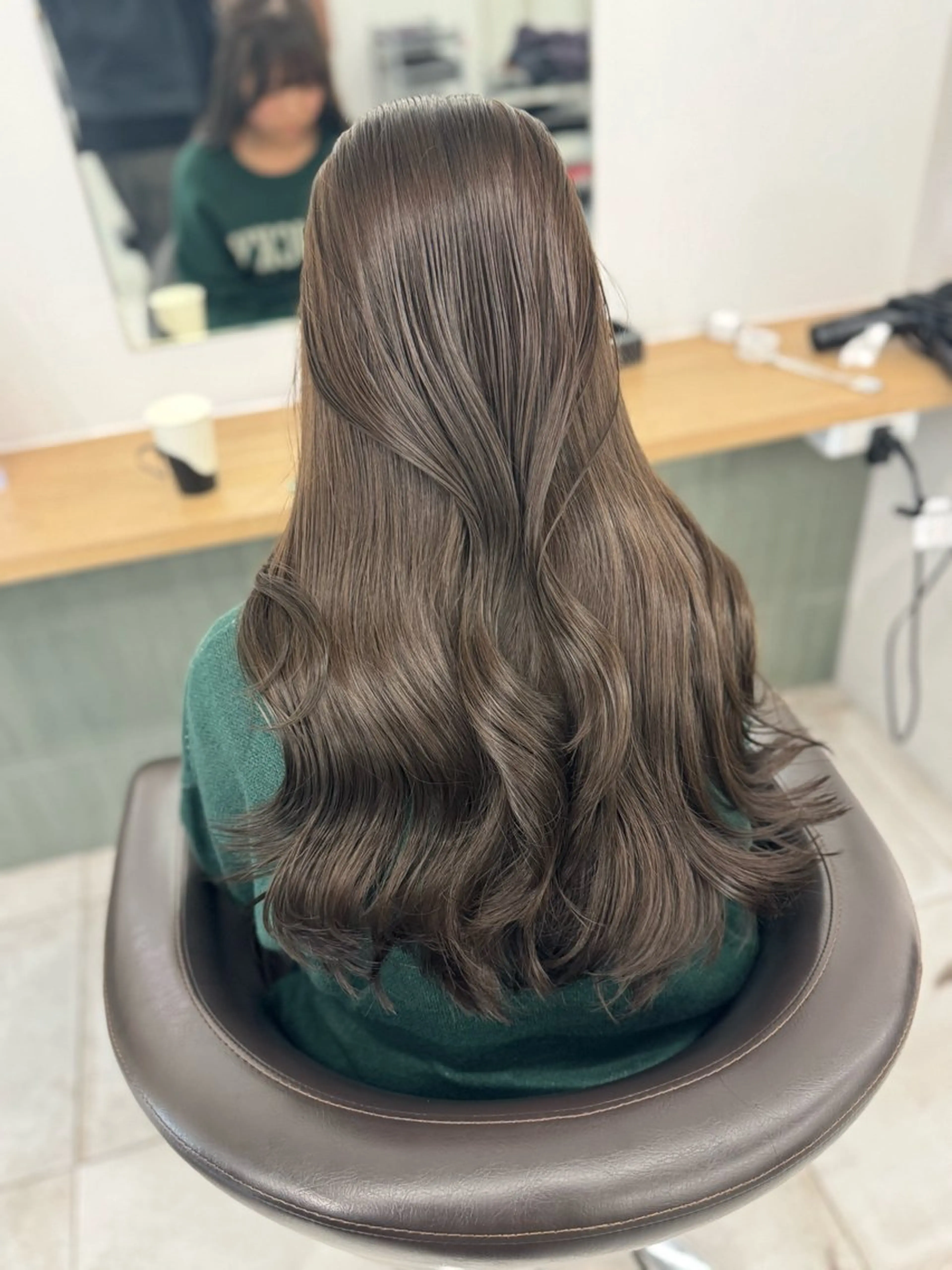 ロング カラー ベージュカラー ブリーチ ケアカラー 透明感カラー グレージュ カット ヘアカラー トリートメント 赤み消し韓国ヘア レイヤー縮毛🤍渡邉のヘアスタイル