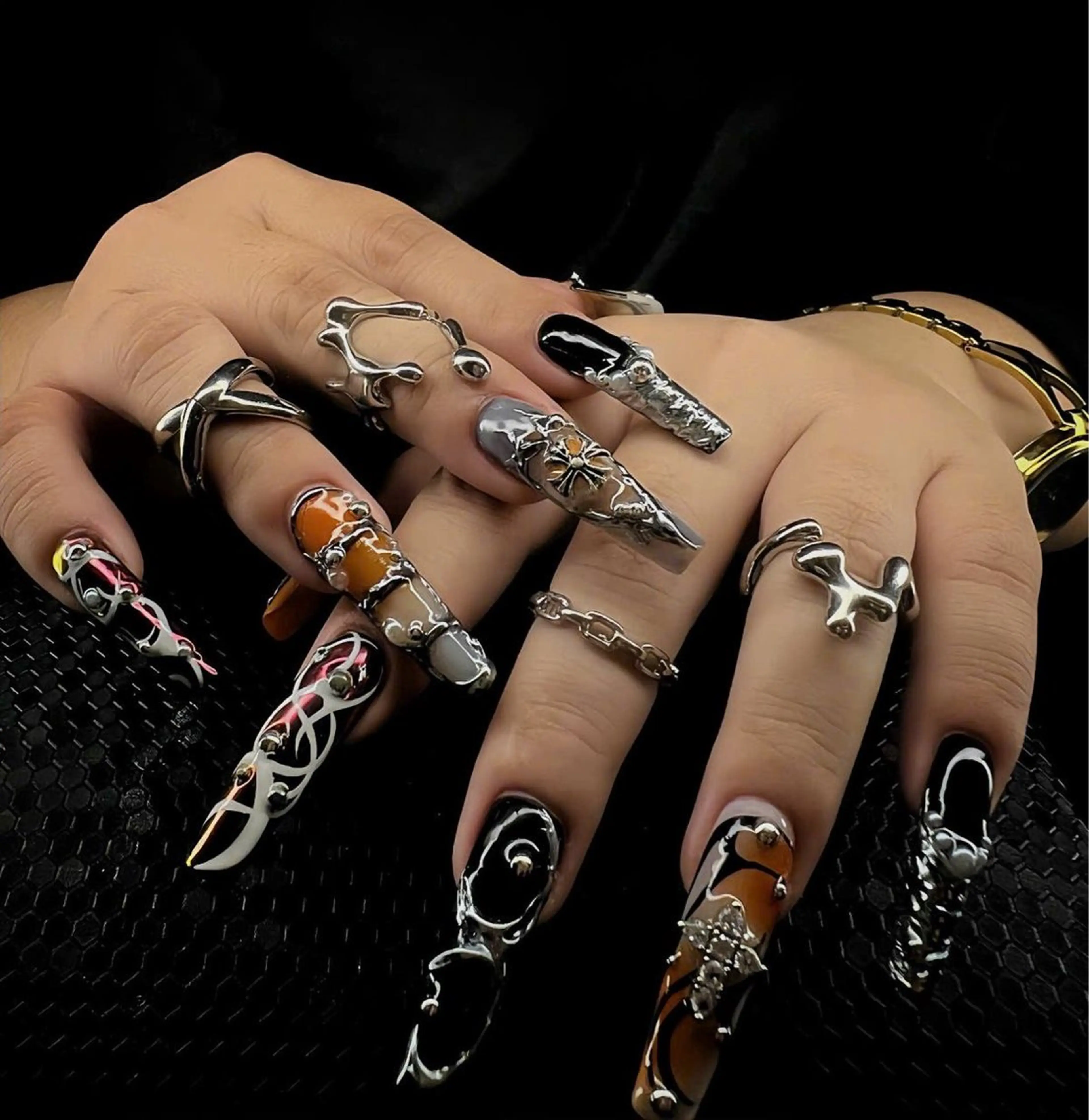 ネイル アートネイル ハロウィン キラキラネイル シンプルネイル Panda chan Novaのネイルデザイン