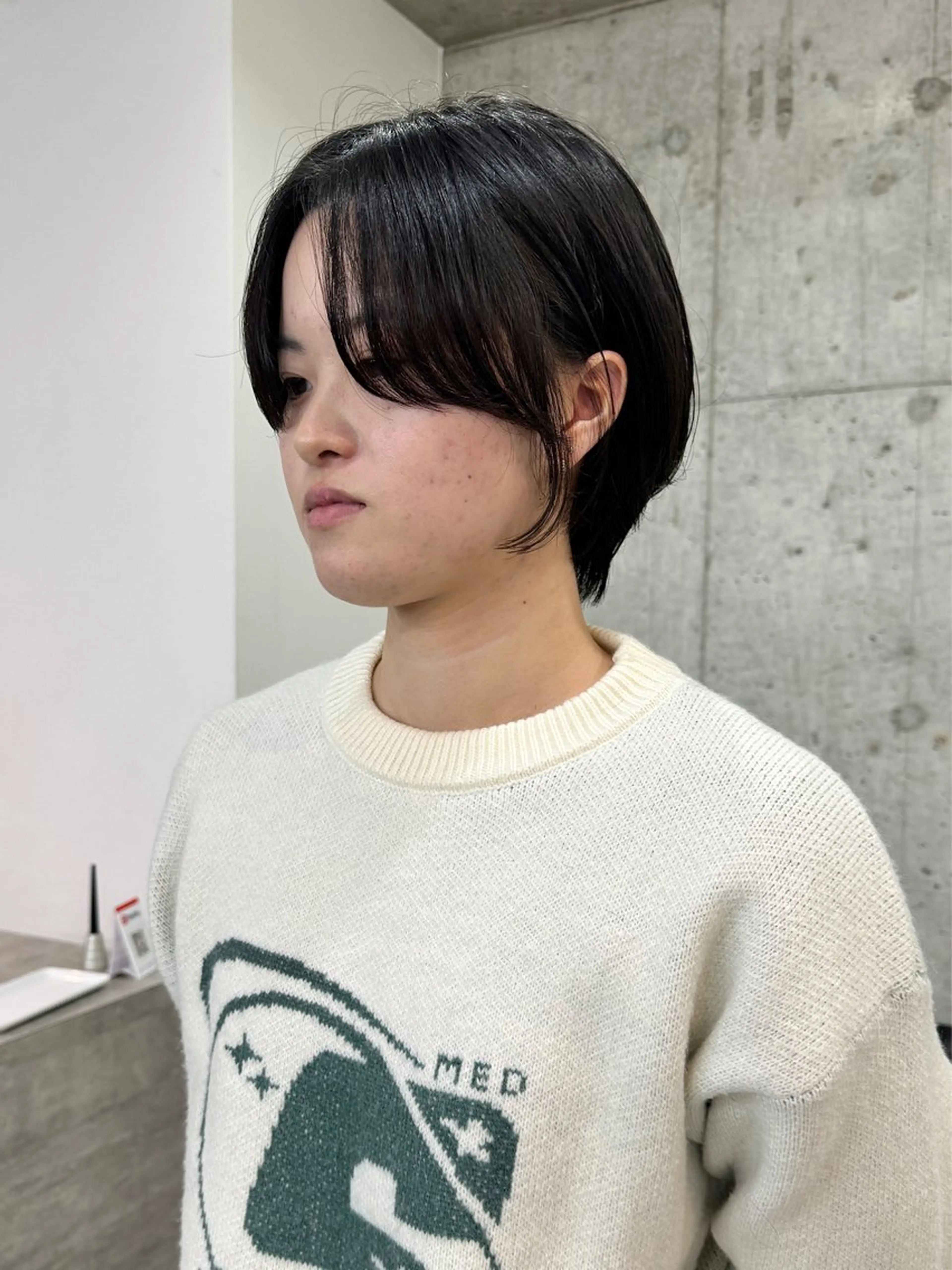 ショート ショートヘア 切りっぱなしボブ/ ブリーチカラー/大塚のヘアスタイル