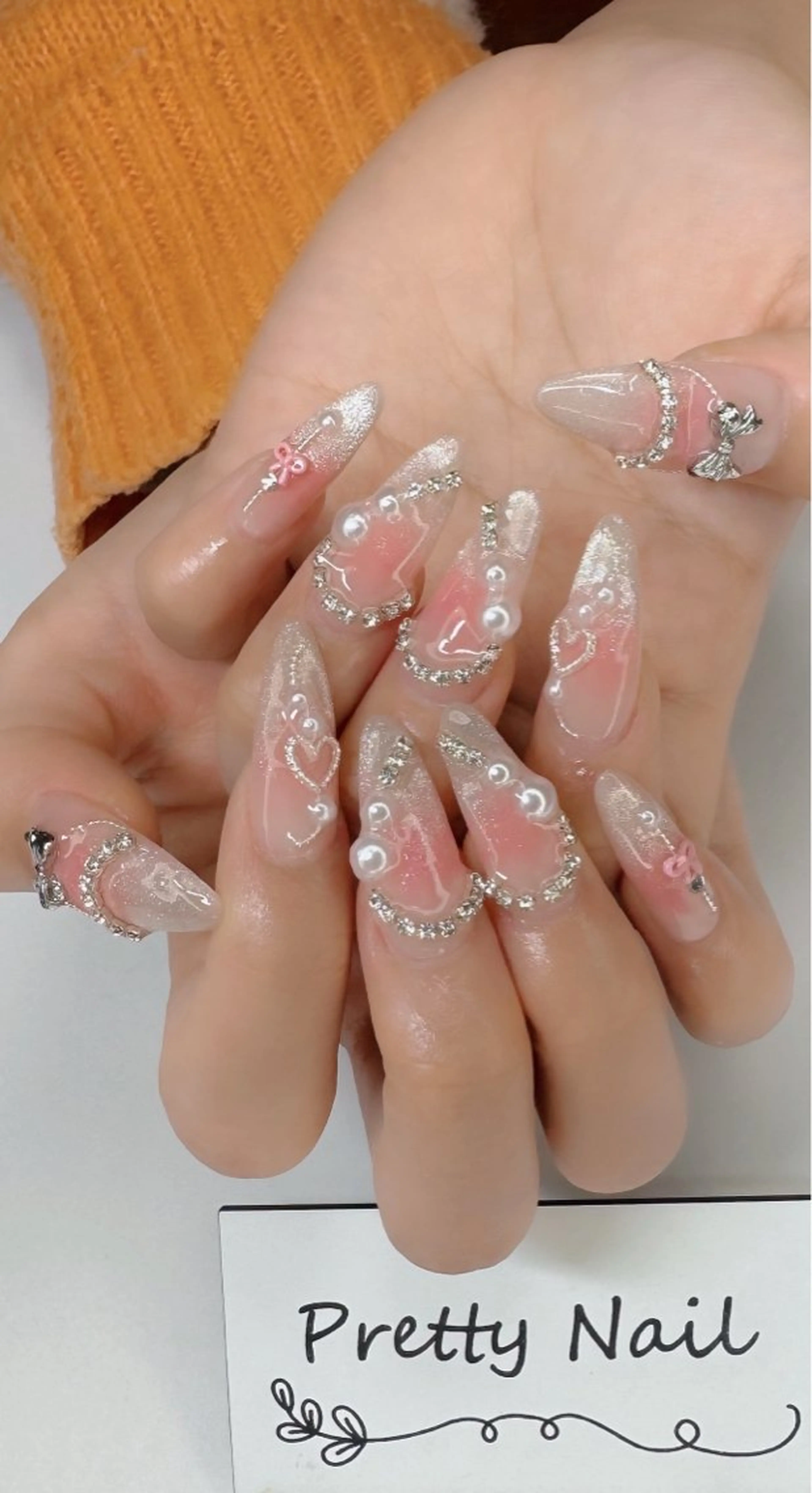 【オフ有り】🎀デザイン✨6000 円​〜​デザインと自爪Mサイズまで。Mサイズ以上は料金が変わります✨の写真