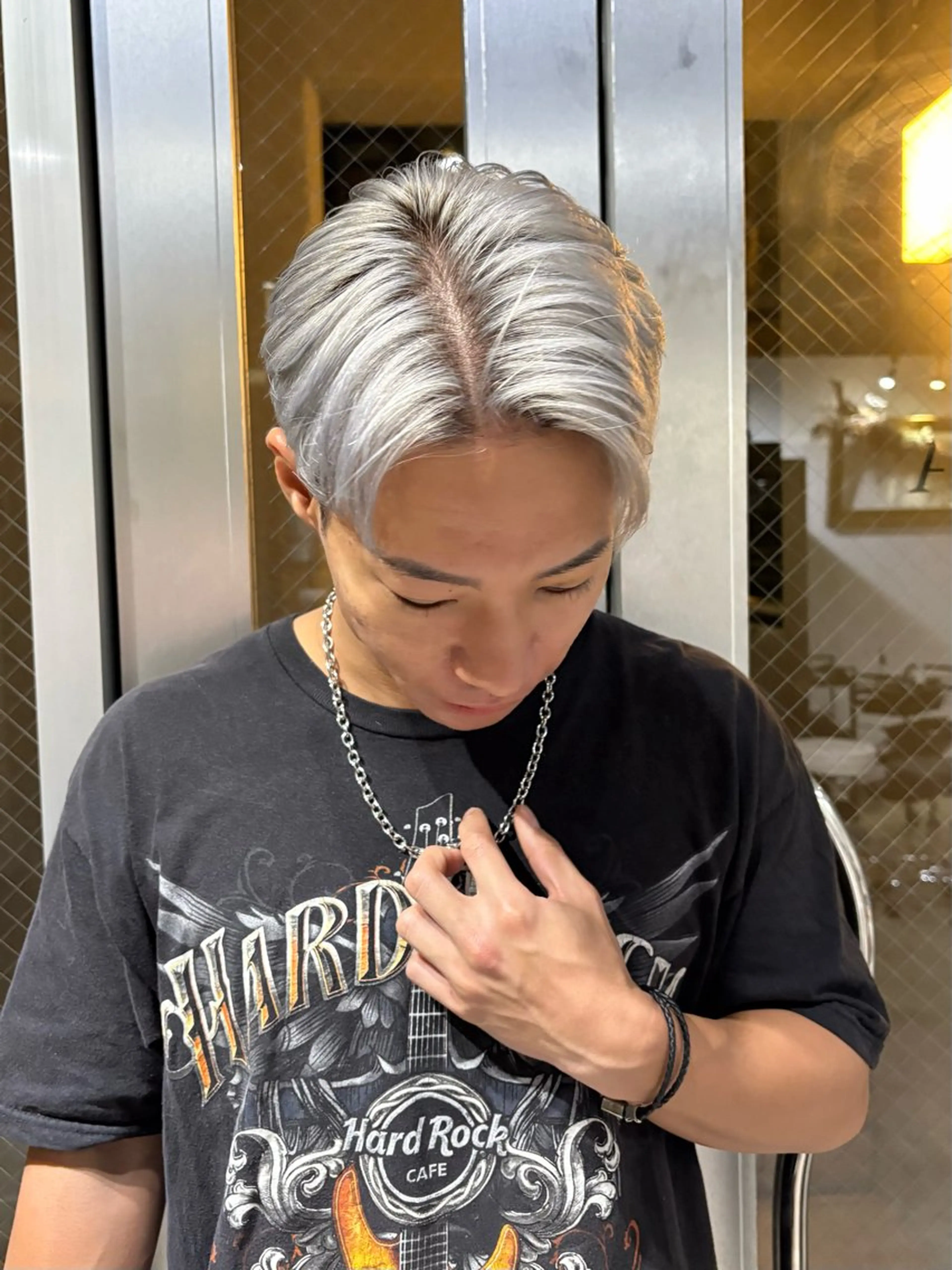 カラー メンズ メンズブリーチ ブリーチ シルバー ヘアカラー トリートメント ミルクティーベージュ ブリーチ🖤サヤカのヘアスタイル