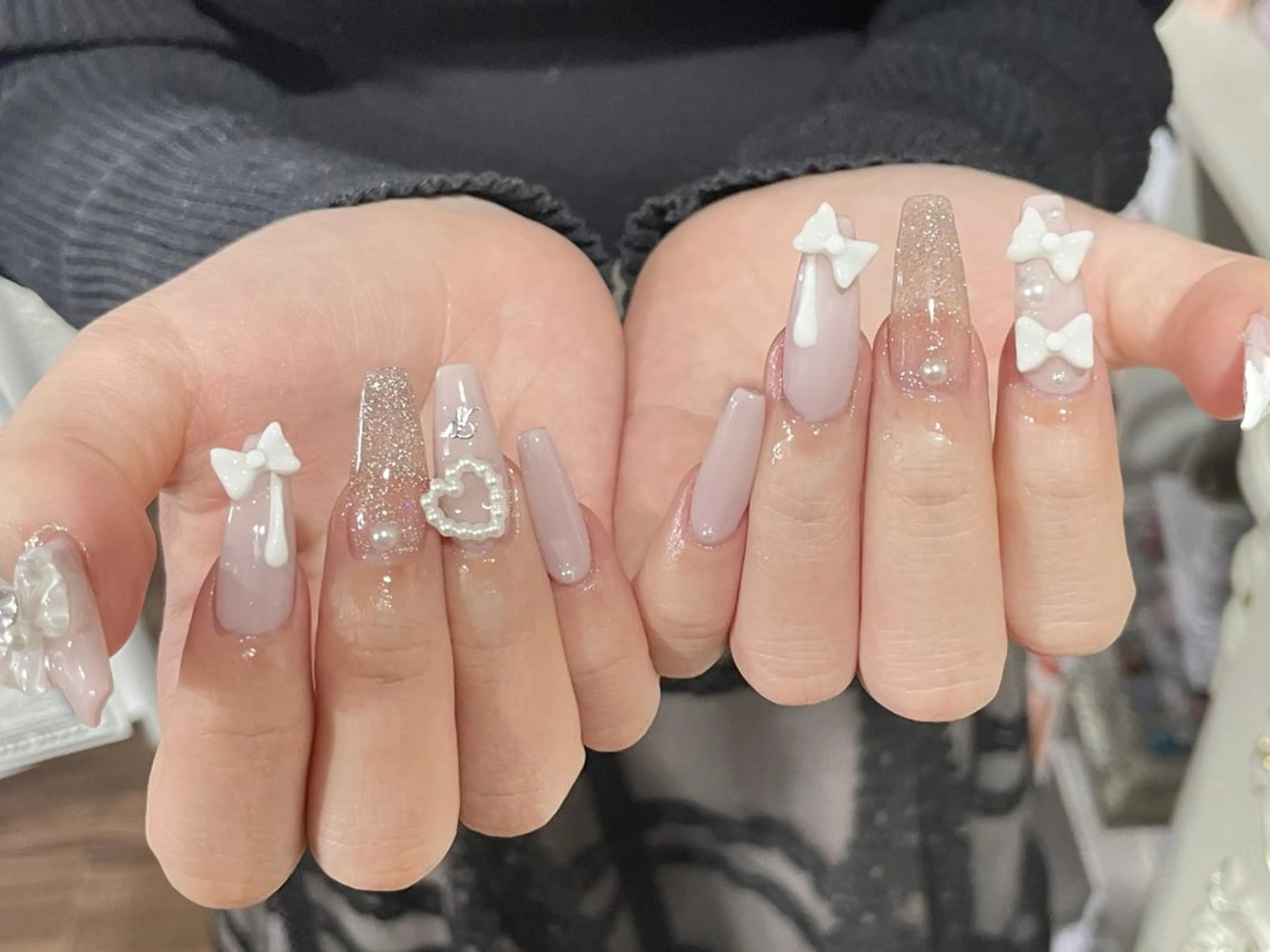 ネイル ジェルネイル キラキラネイル 韓国ネイル ラメ(グリッター) マグネットネイル One plus StudioNailのネイルデザイン