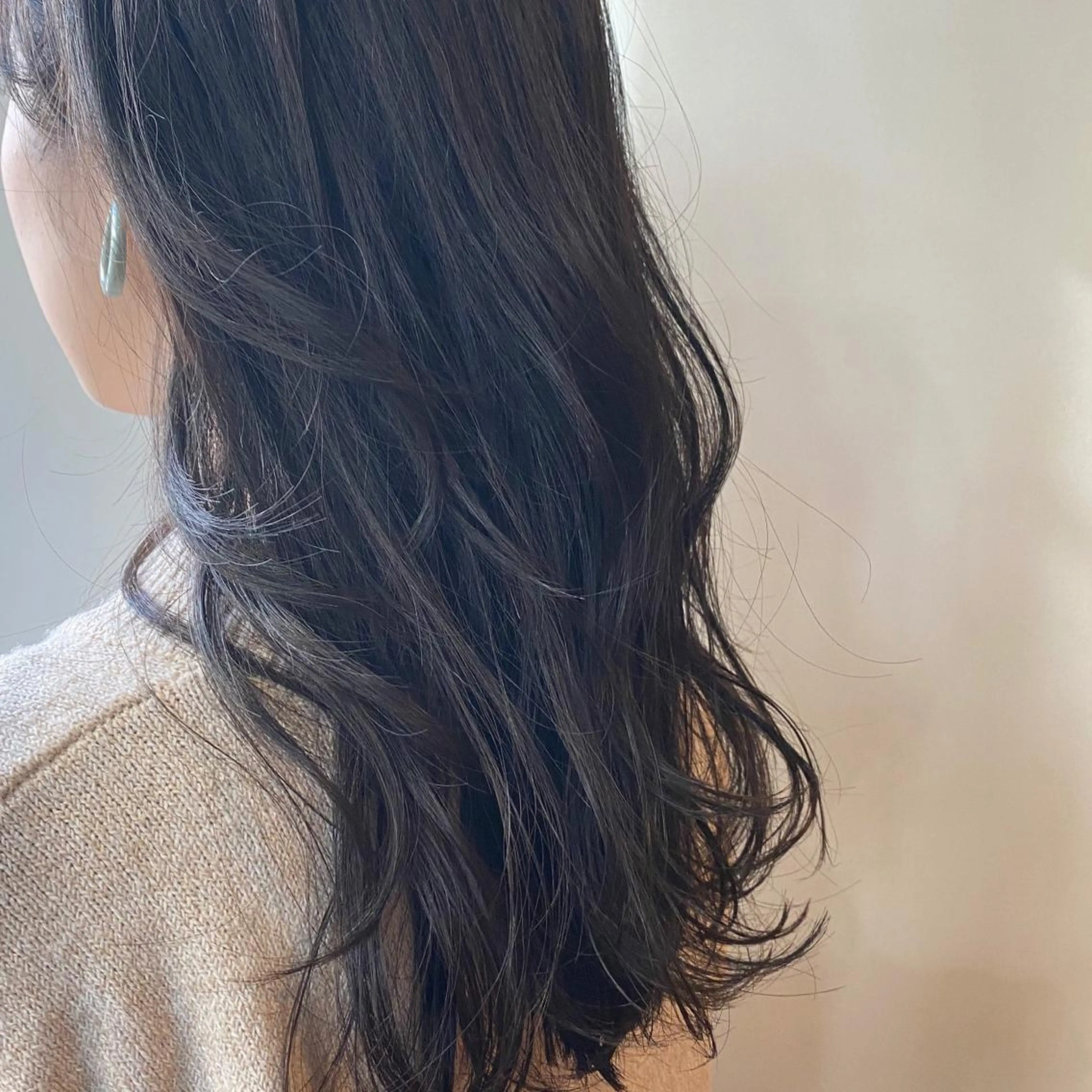 セミロング カラー パーマ ヘアアレンジ アッシュ 透明感カラー ダークグレー グレージュ イルミナカラー GIVET (ジヴェ)所属・撮影モデル募集 🦋soemikaのヘアスタイル