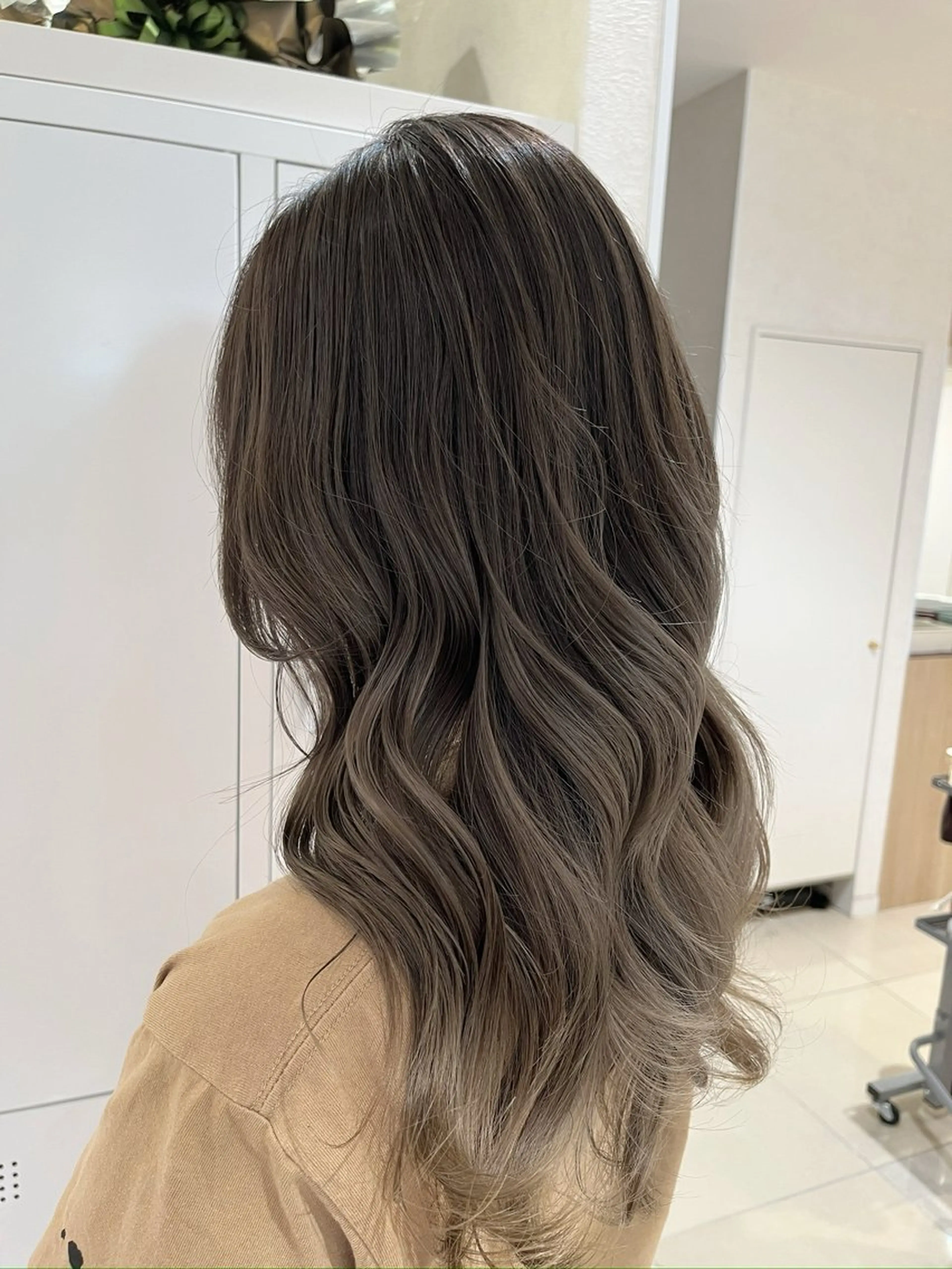 ロング カラー ヘアカラー トリートメント シアーベージュニスト 🥣大石亜里紗のヘアスタイル