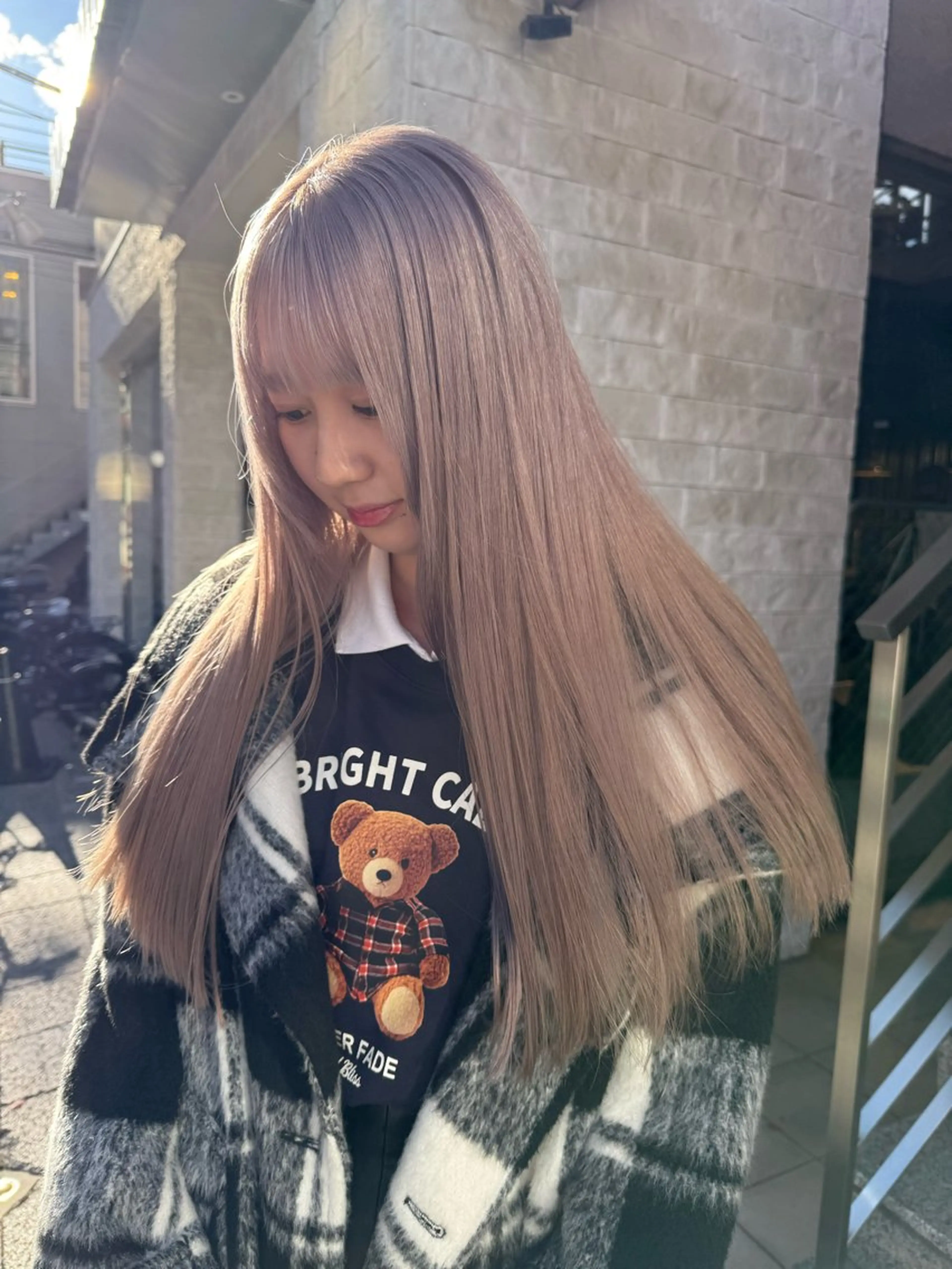 ロング カラー ミルクティー× グレージュMOMOのヘアスタイル