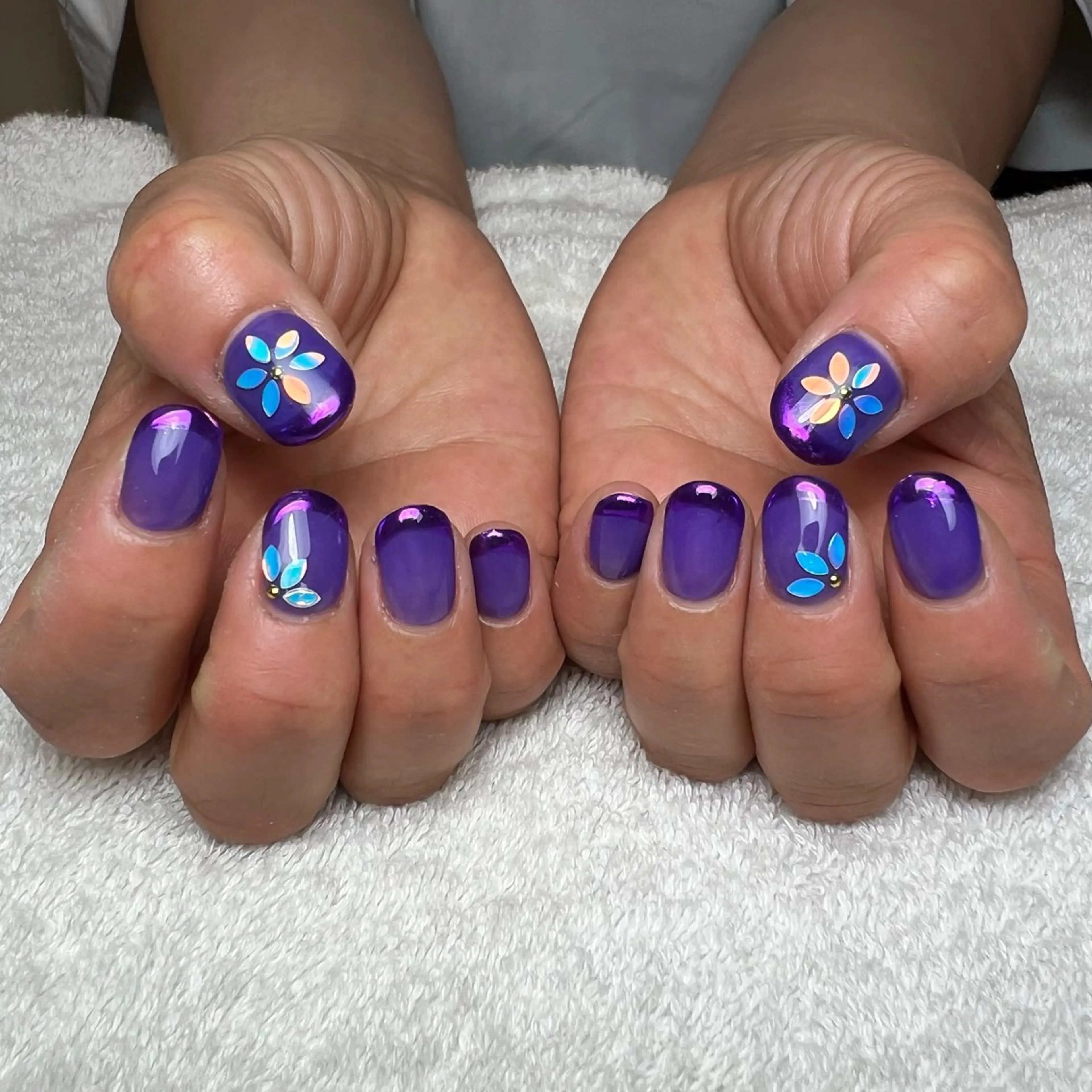 ネイル フレンチネイル ミラーネイル パープル ハンドネイル COCO+所属・COCO +のエステ・リラクイメージ