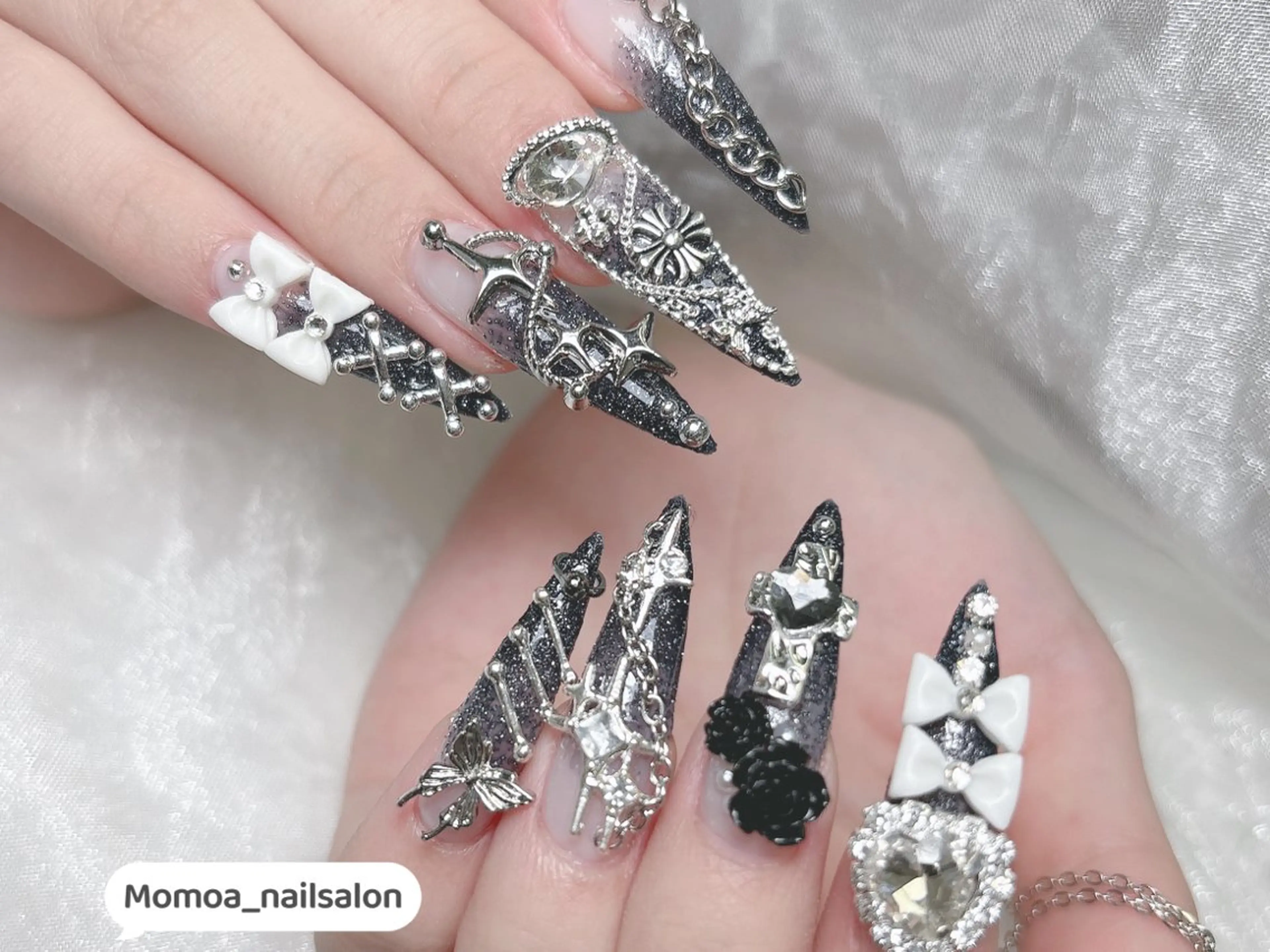 ネイル キラキラネイル 韓国ネイル スカルプネイル MoMoA Nail ネイル長さ出し専門店のネイルデザイン