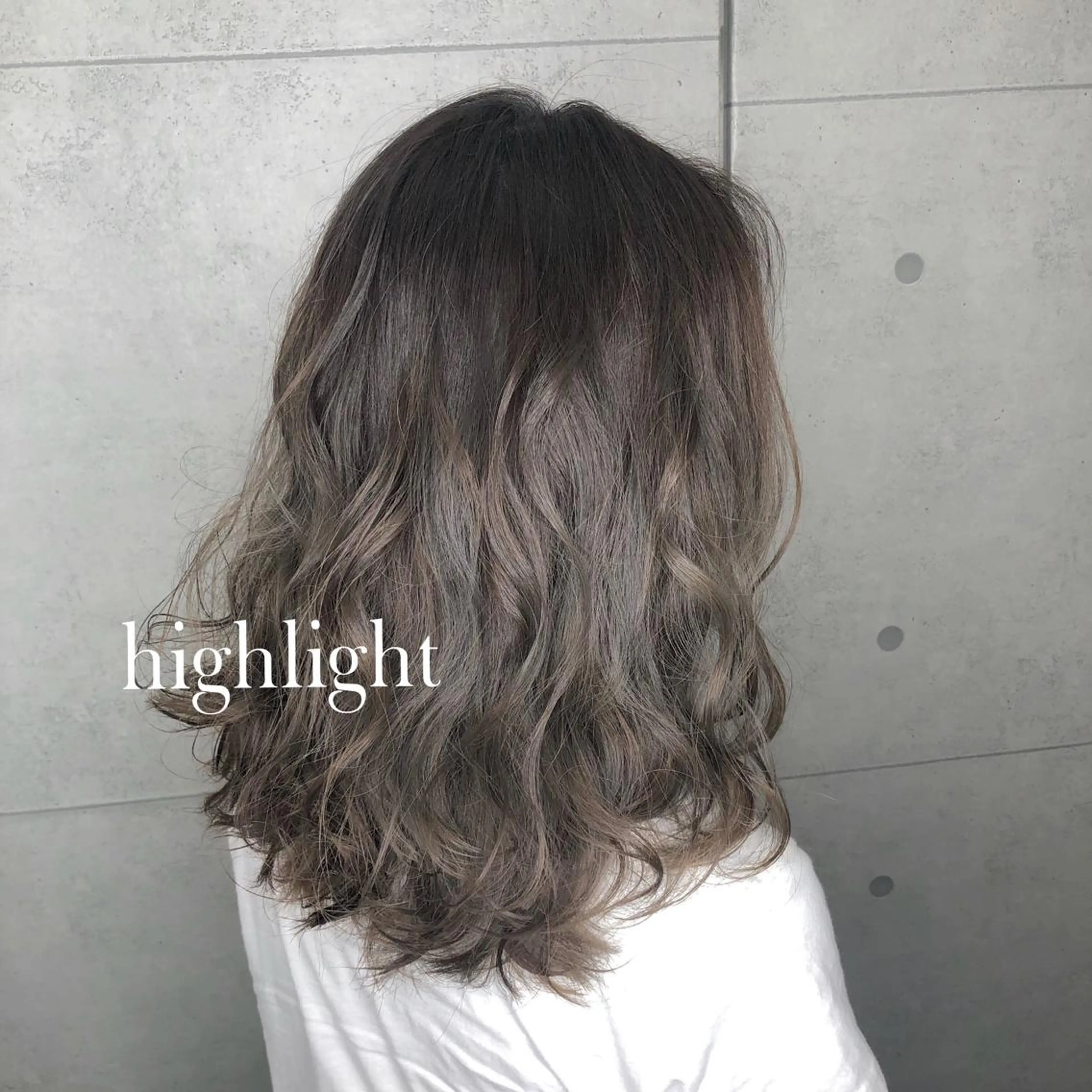 ミディアム 岸川 恭子のヘアスタイル