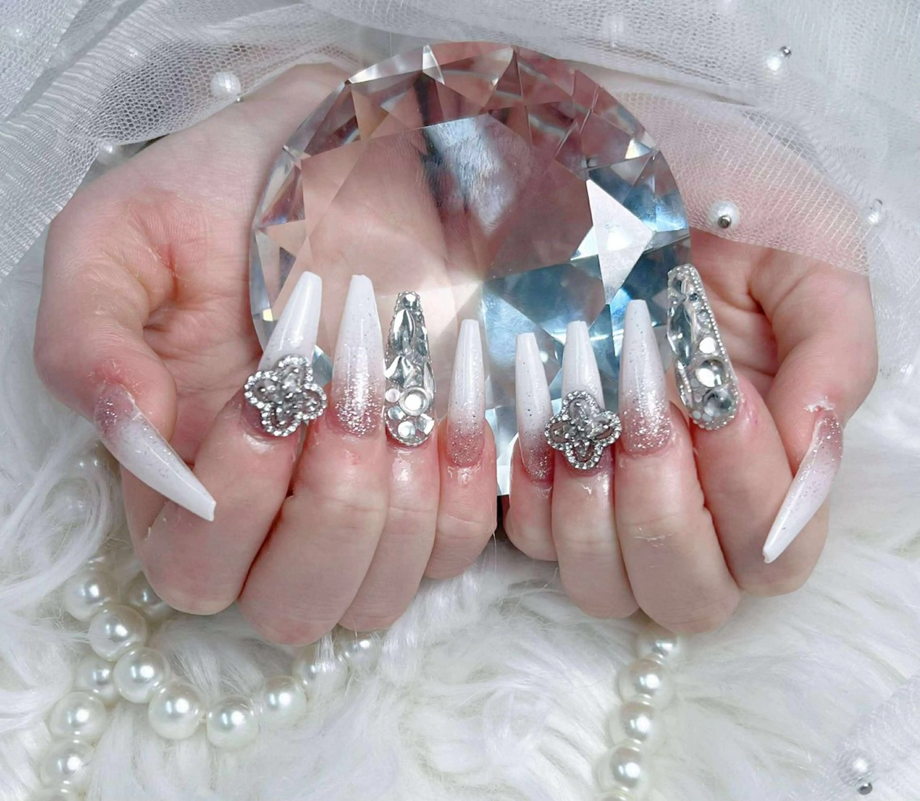 ネイル オーロラネイル ボルドー ブラウン ハート ラメ(グリッター) ハンドネイル ハンドケア Nova Nail Shinsaiのネイルデザイン