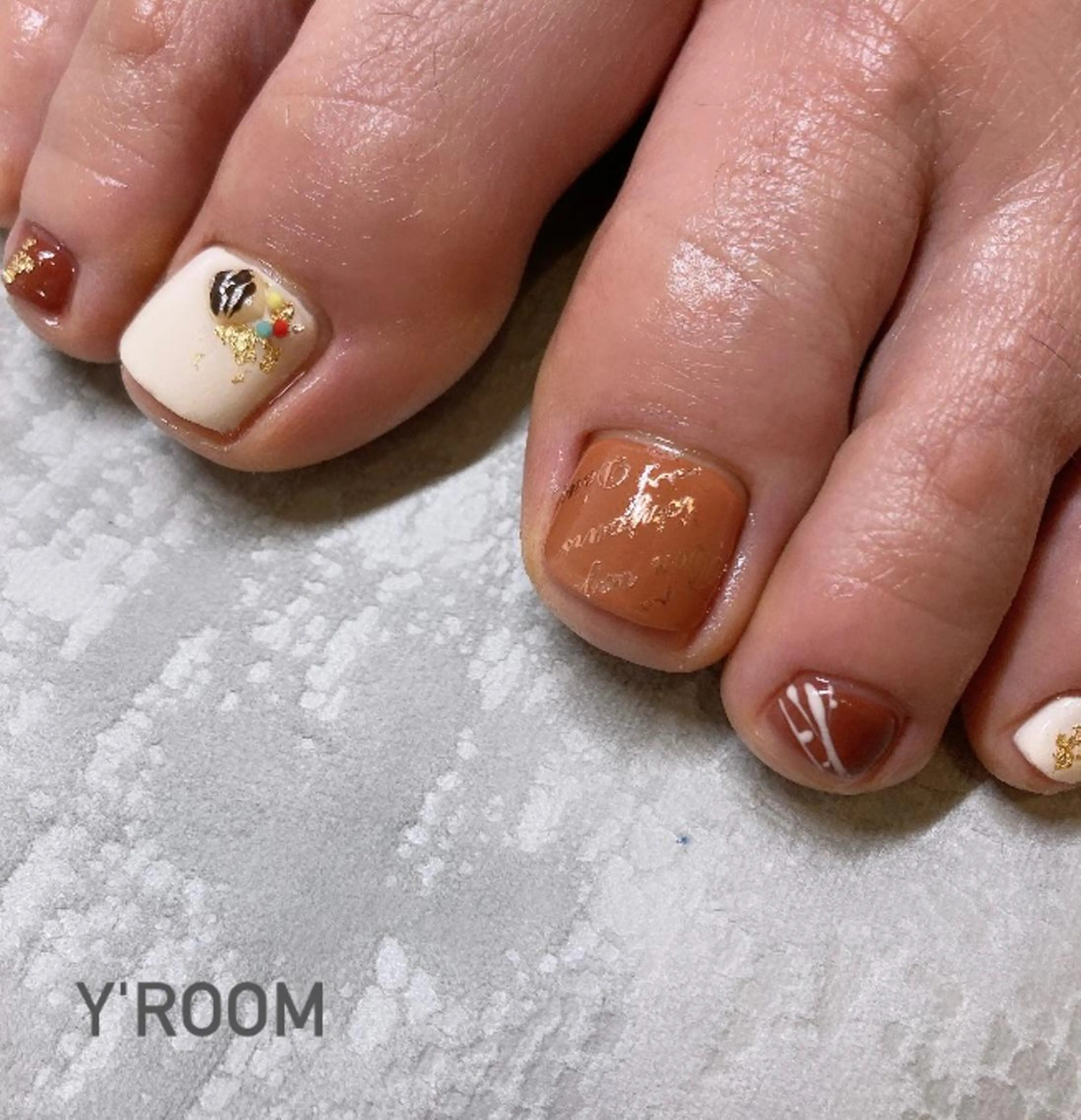 ネイル オーロラネイル フラッシュネイル フットネイル ジェルネイル 氷ネイル・うるうるネイル YUKA （ネイリスト）のネイルデザイン