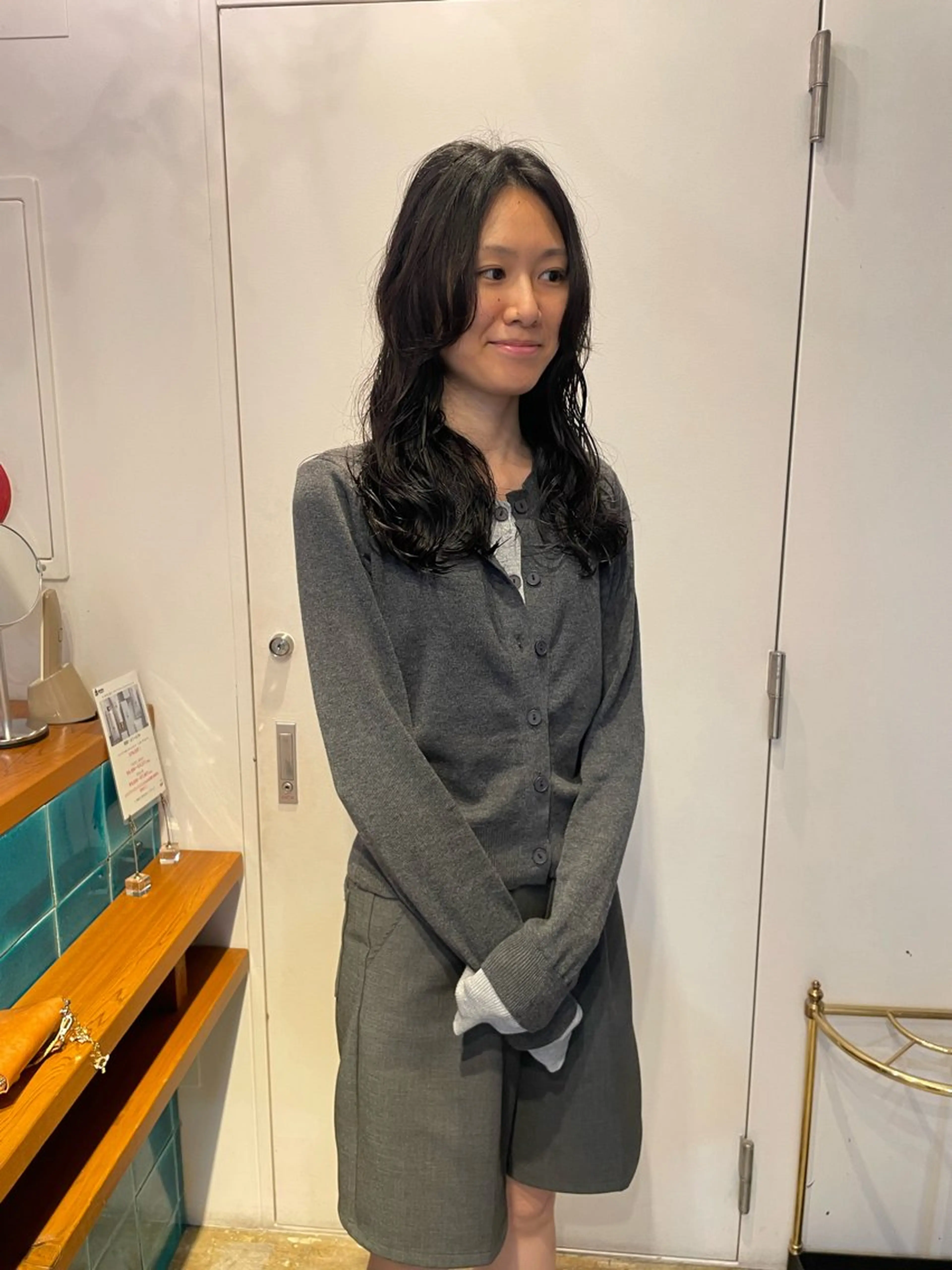 セミロング カラー パーマ セミロングパーマ カット ヘアカラー パーマ トリートメント MIOベージュカラー 柔らかいカラーのヘアスタイル