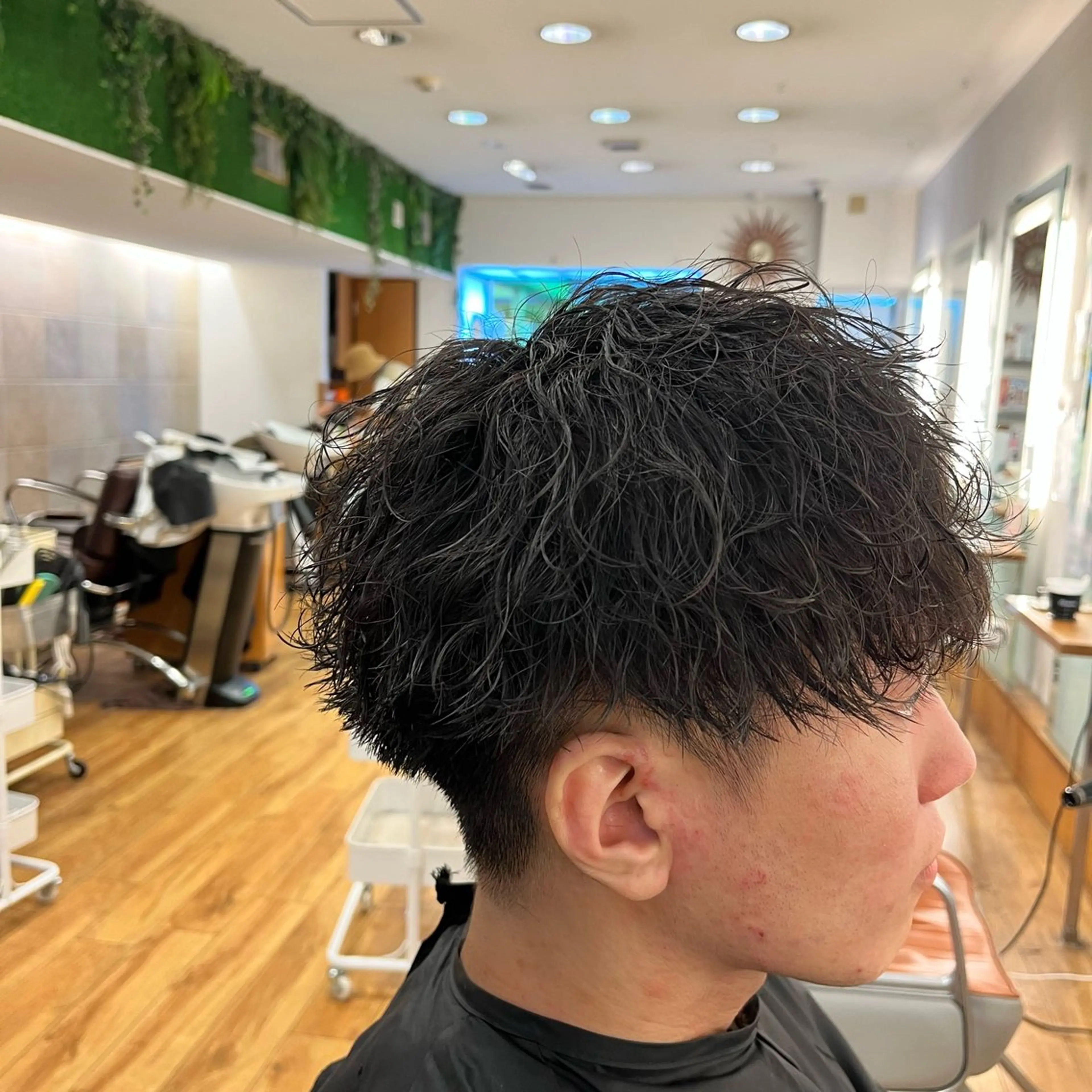 ミディアム カラー パーマ ヘアアレンジ メンズ ミディアムパーマ メンズパーマ 波巻きパーマ カット パーマ メンズ特化 美容師かずまのヘアスタイル