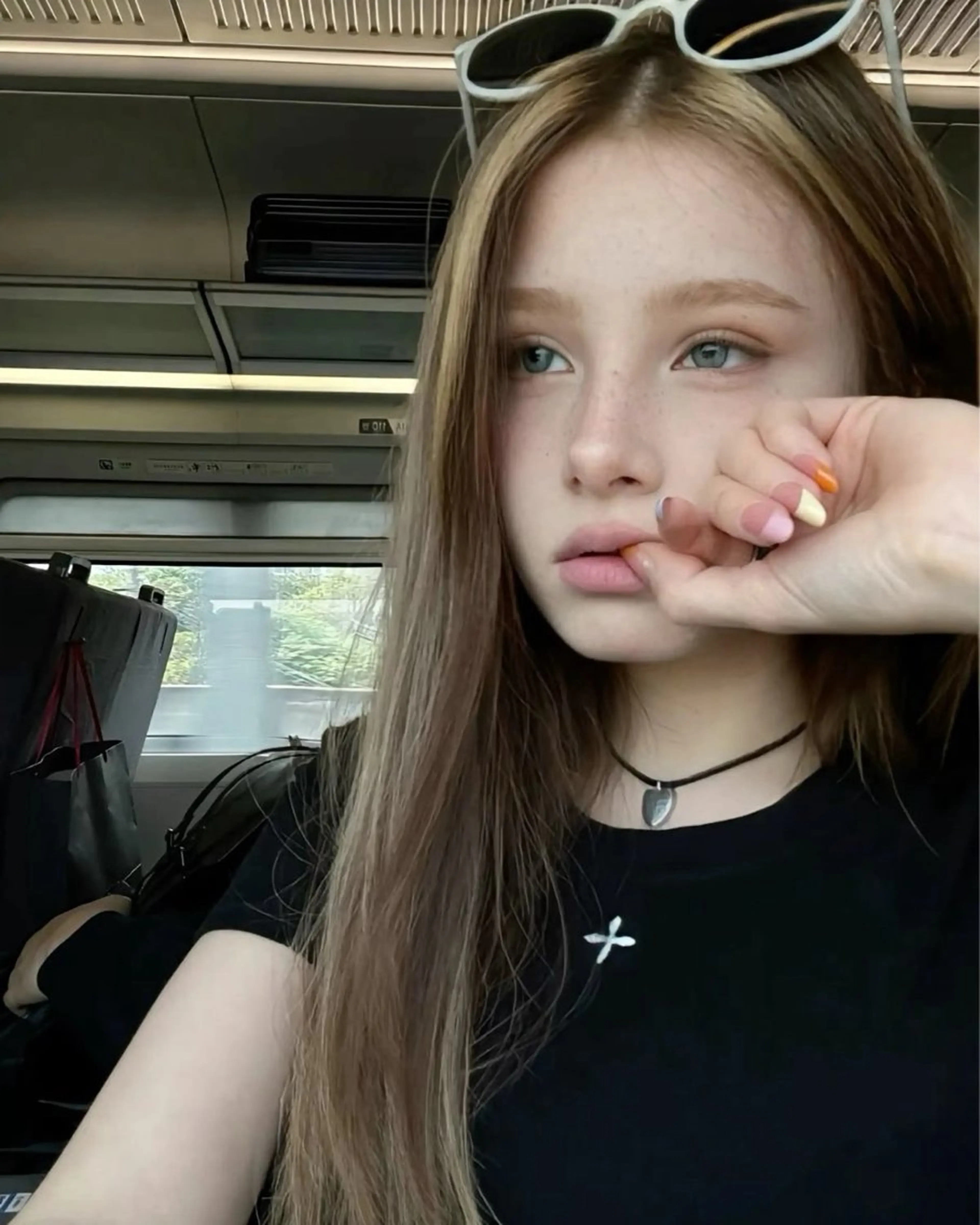 ロング カット ヘアカラー 艶髪ハイトーンカラー 渋谷🎀ririkaのヘアスタイル