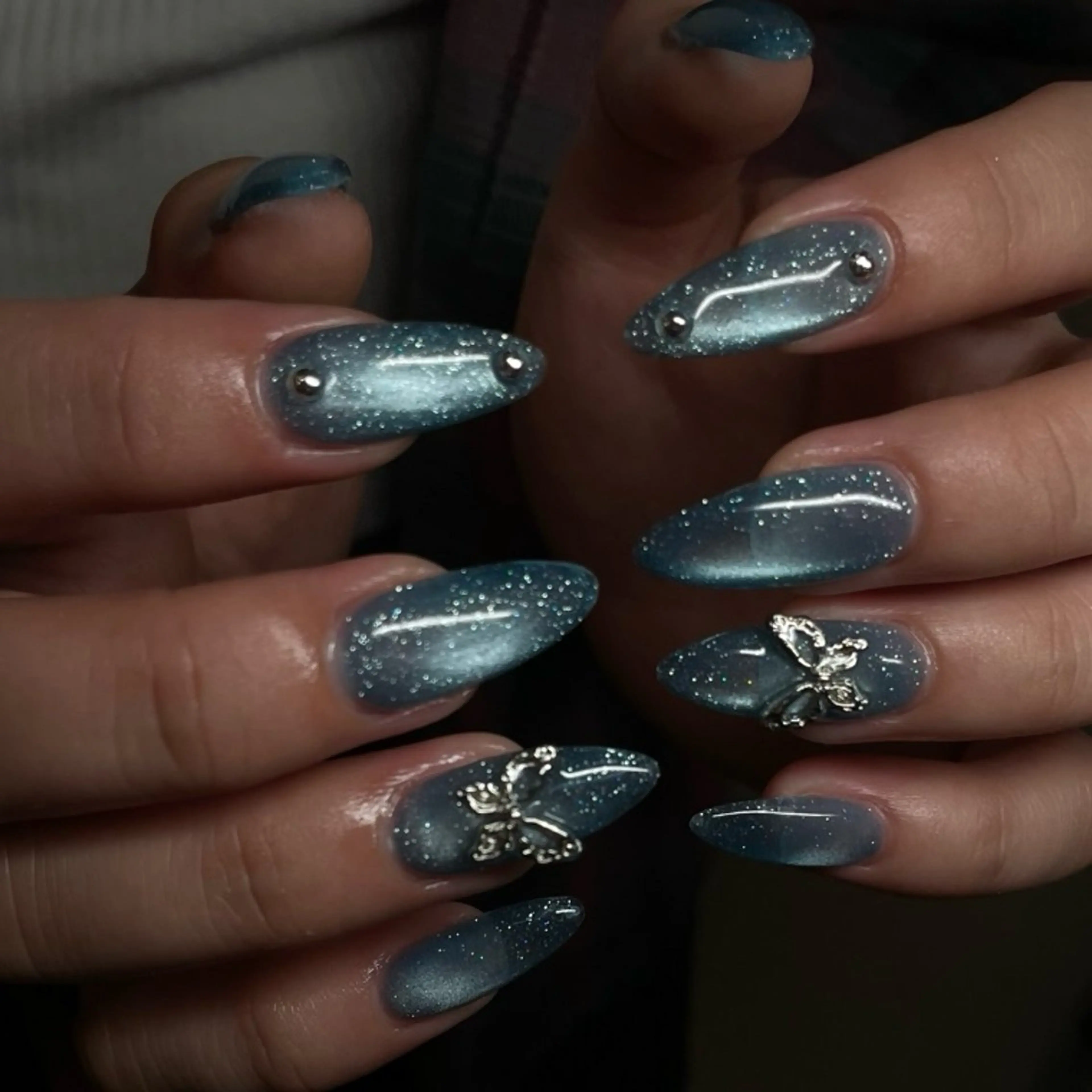 ネイル ブルー フラッシュネイル フラッシュマグ マグネットネイル 🦋hana / nail / AOのネイルデザイン