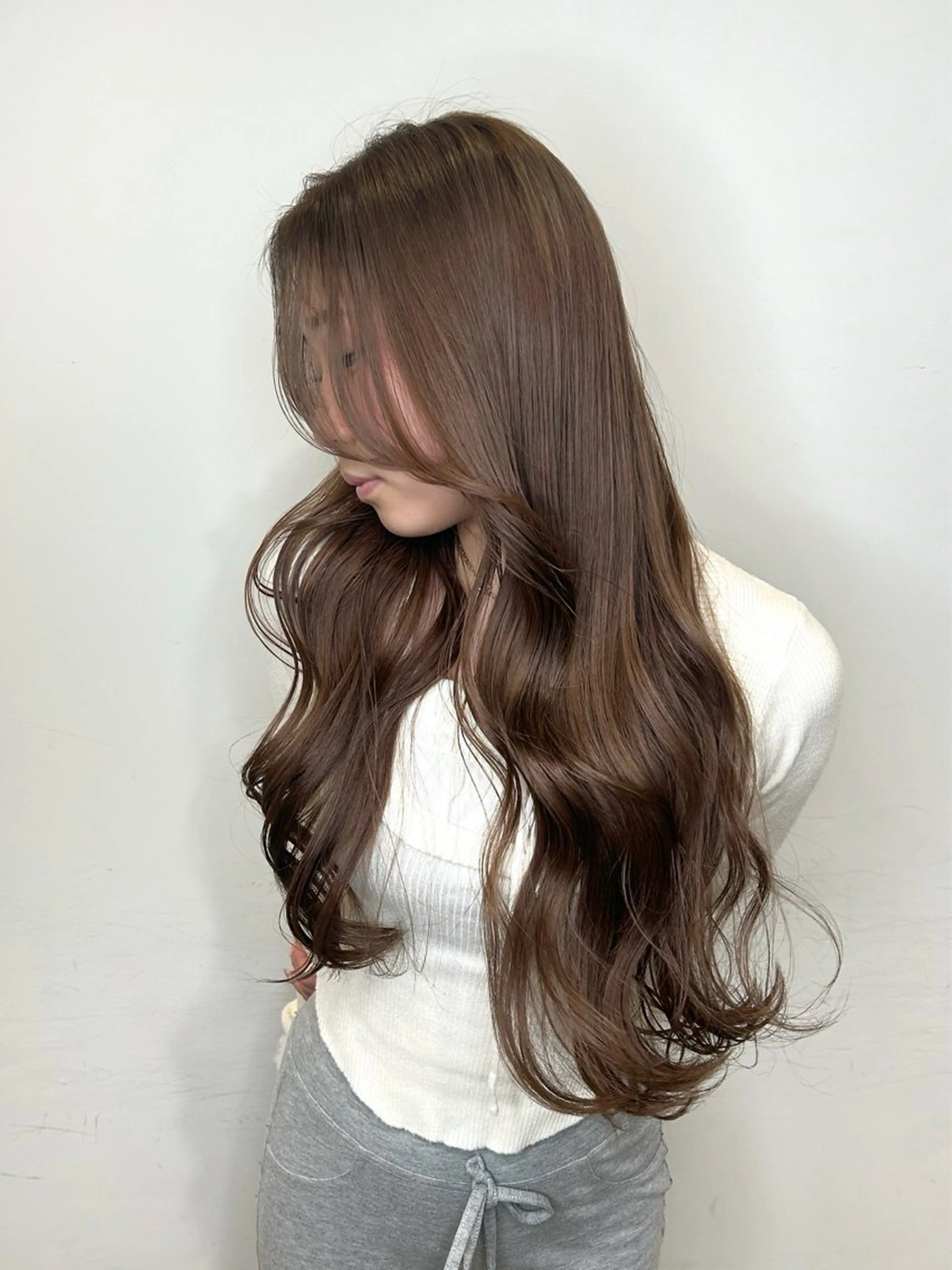 ロング ヘアカラー 北田 美琴 / 柔らかいカラーのヘアスタイル