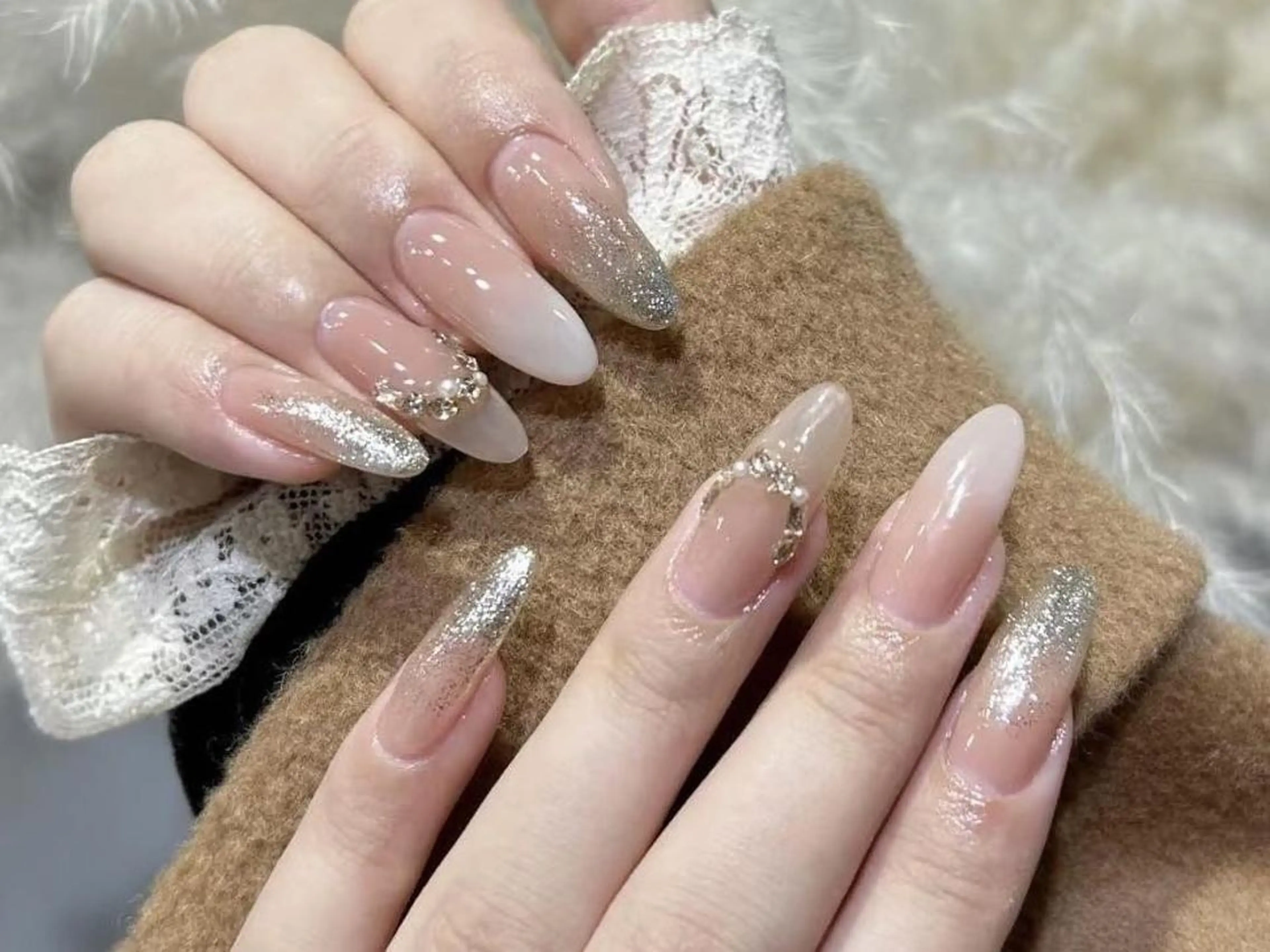 ネイル アートネイル ボルドー カジュアル ホログラムネイル ロングネイル ハンドネイル TinaNail 池袋店のネイルデザイン