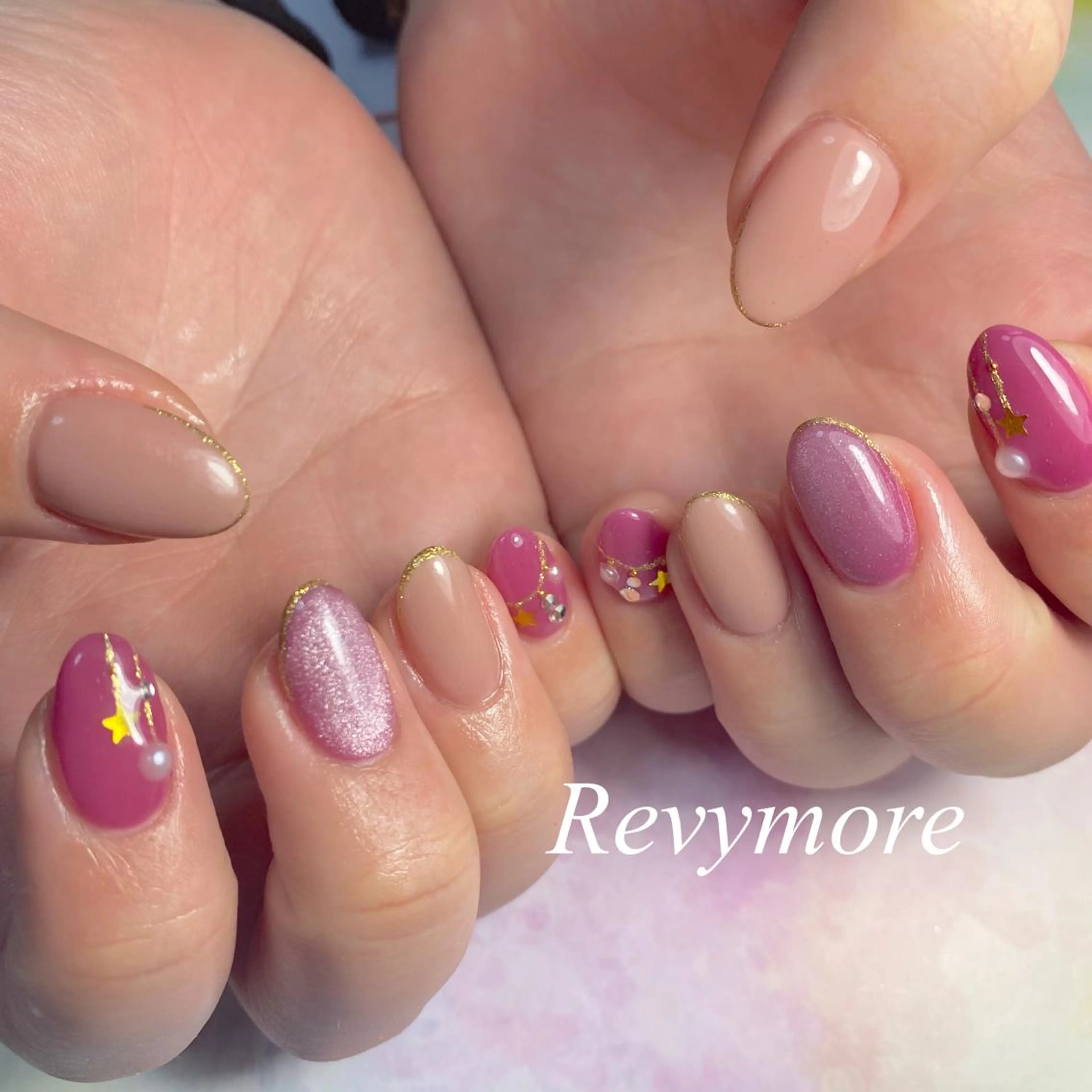 ミディアム ネイル ジェルネイル マグネットネイル ニュアンスネイル オフィスネイル シンプルネイル nail salon Revymore所属・nail salon Revymoreのネイルデザイン