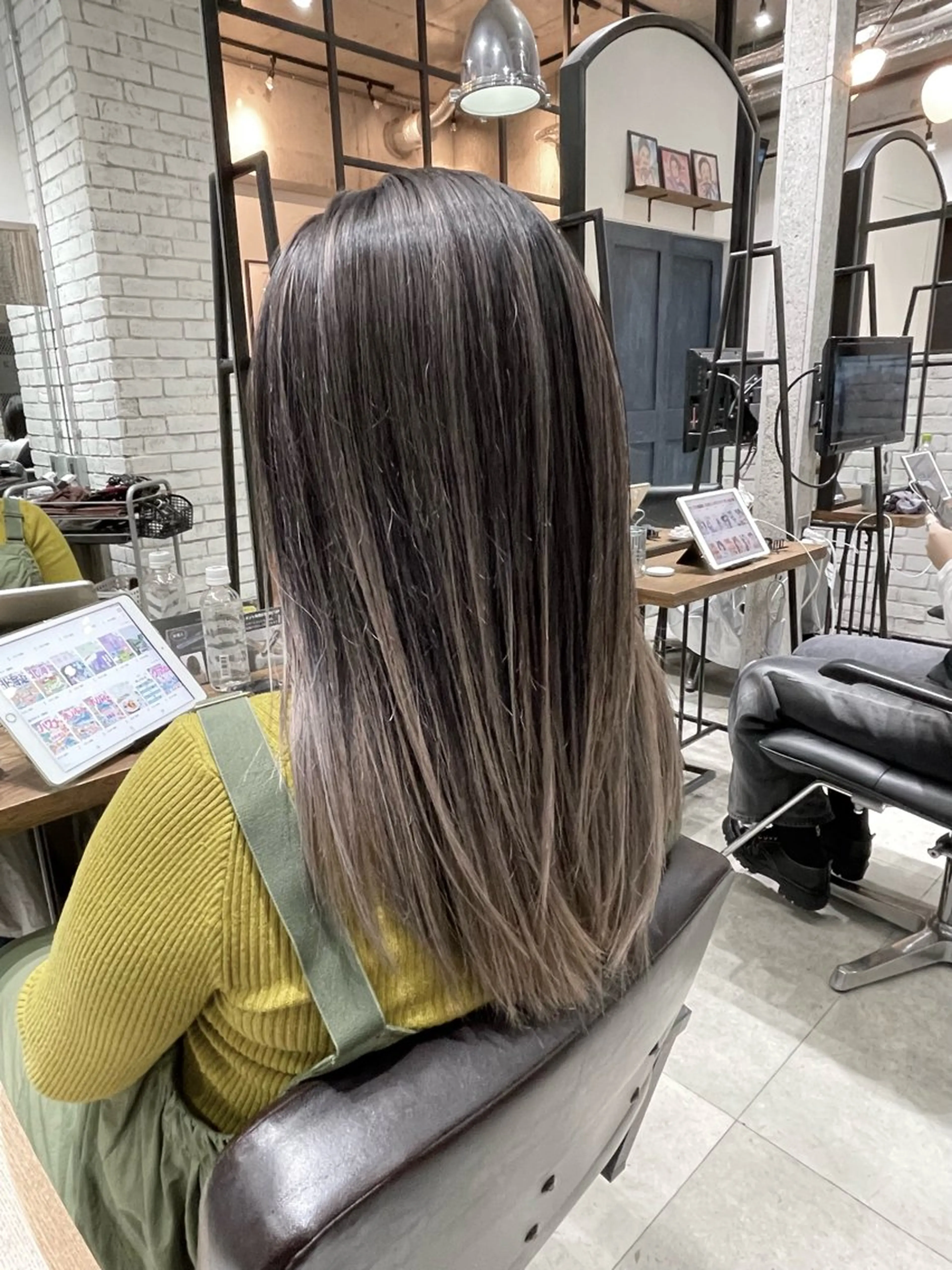 セミロング カラー パーマ ヘアアレンジ アディクシーカラー バレイヤージュ レイヤーカット ヘアカラー バレイヤージュ🌱 渡邉悟🌱のヘアスタイル