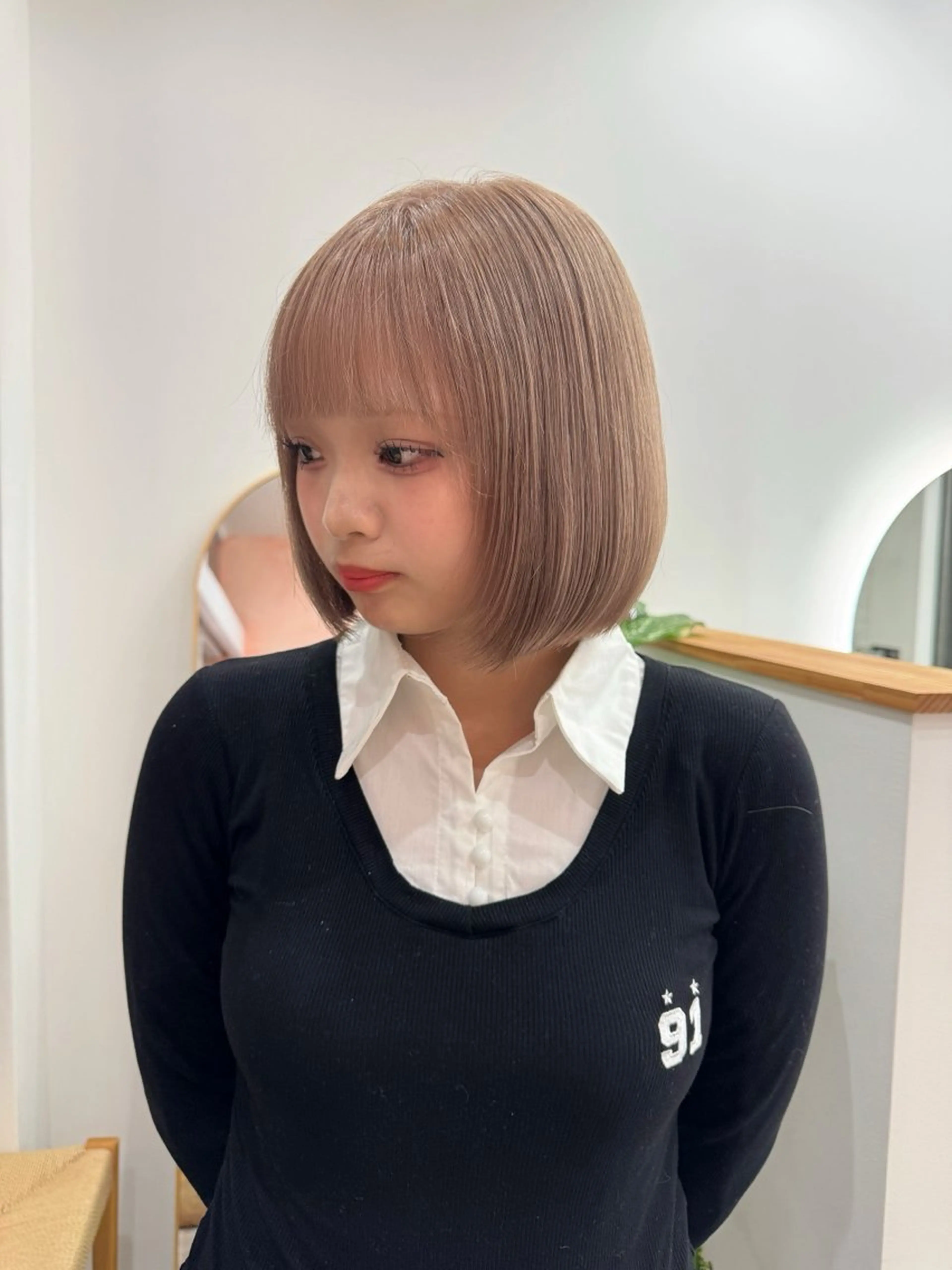 ミディアム カラー ハイトーンカラー ボブ レイヤーカット ベージュ/KANAのヘアスタイル