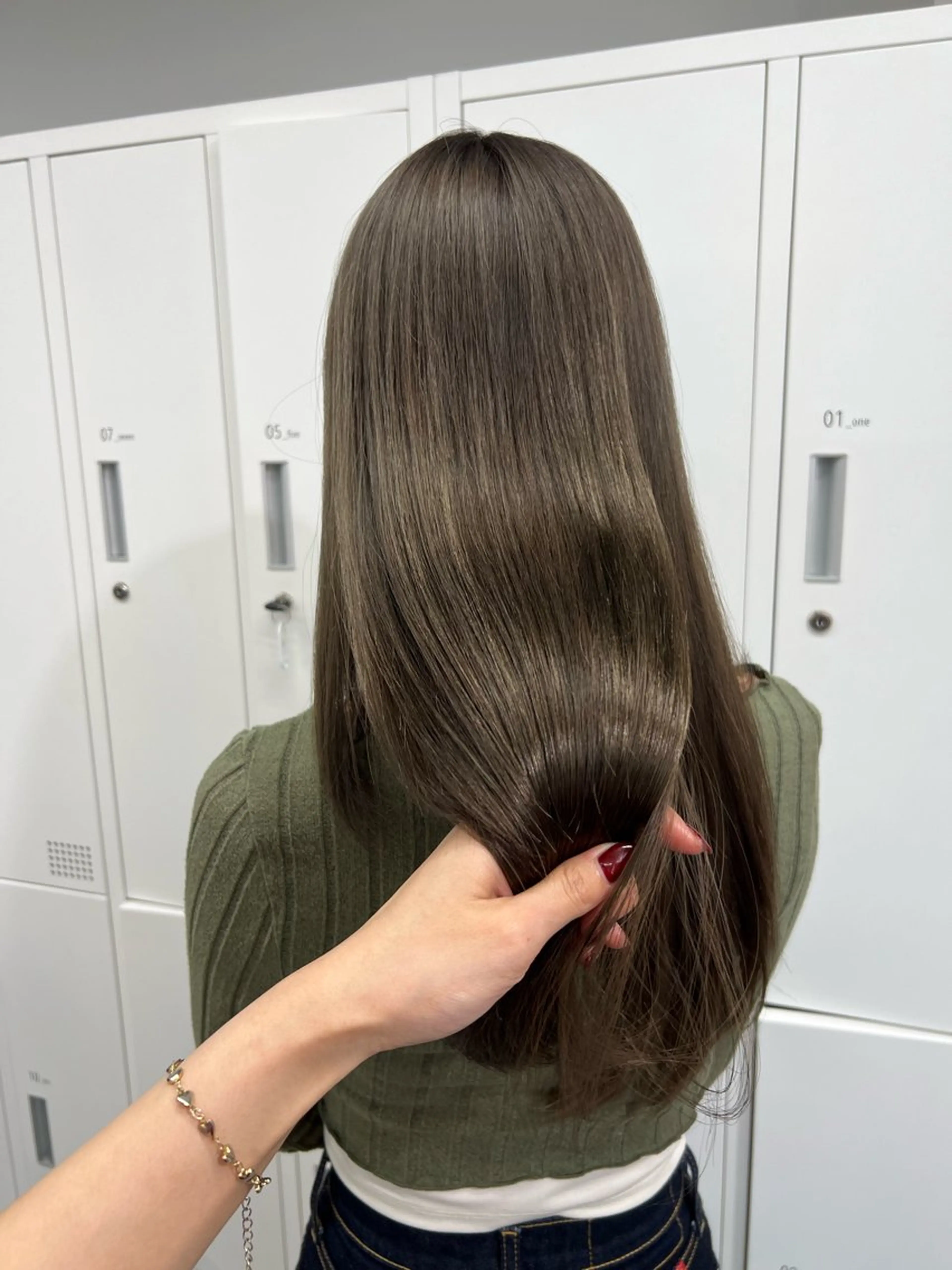 ロング ヘアカラー maya レイヤーカットのヘアスタイル