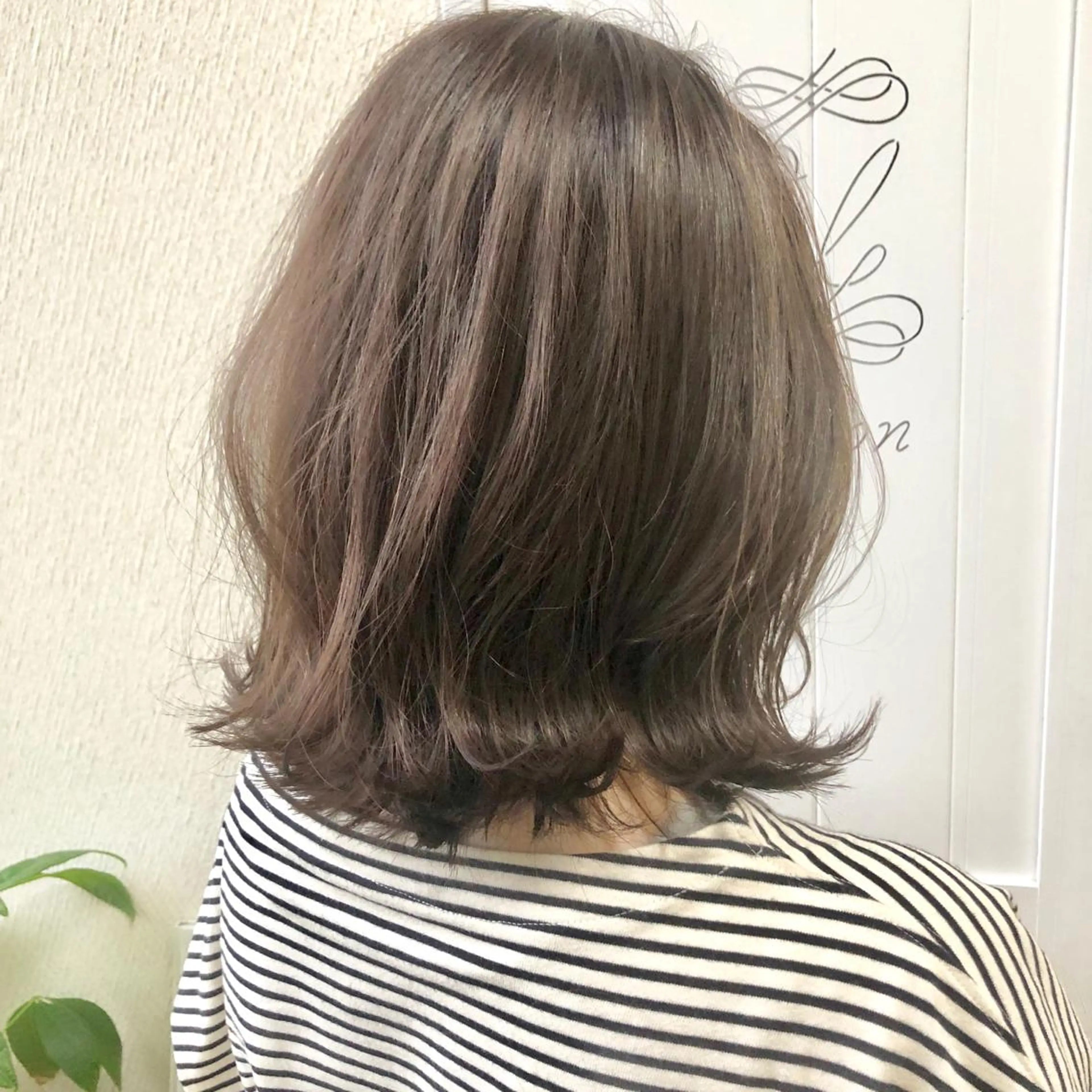 ミディアム カラー ベージュカラー ブリーチ 透明感カラー ハイトーンカラー ミルクティーベージュ 江上拓郎/ショート /酸性ストレートのヘアスタイル