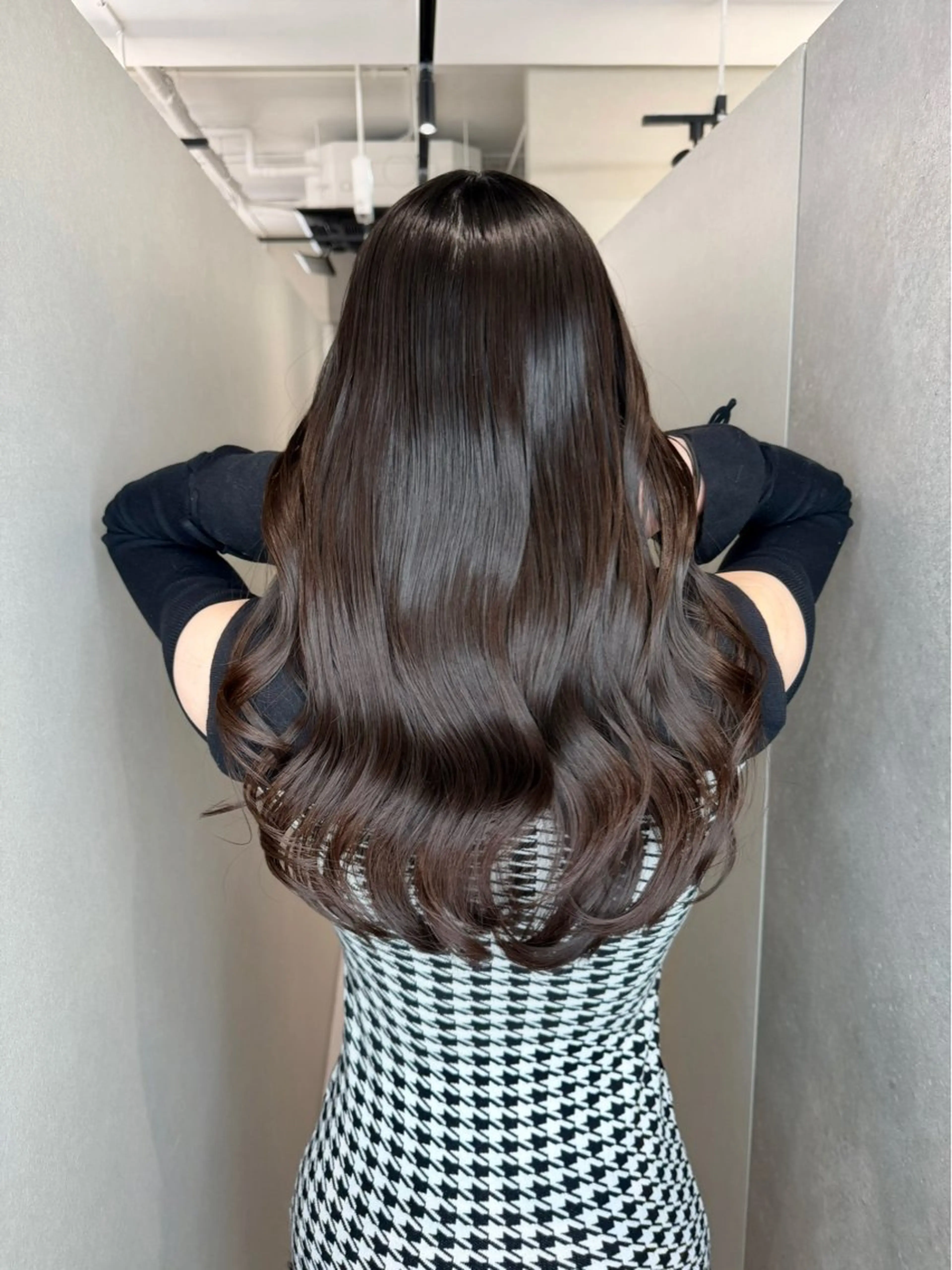 セミロング カラー ブリーチ 透明感カラー ブリーチなしカラー デート 髪質改善 ヘアカラー トリートメント 今井 勝也のヘアスタイル