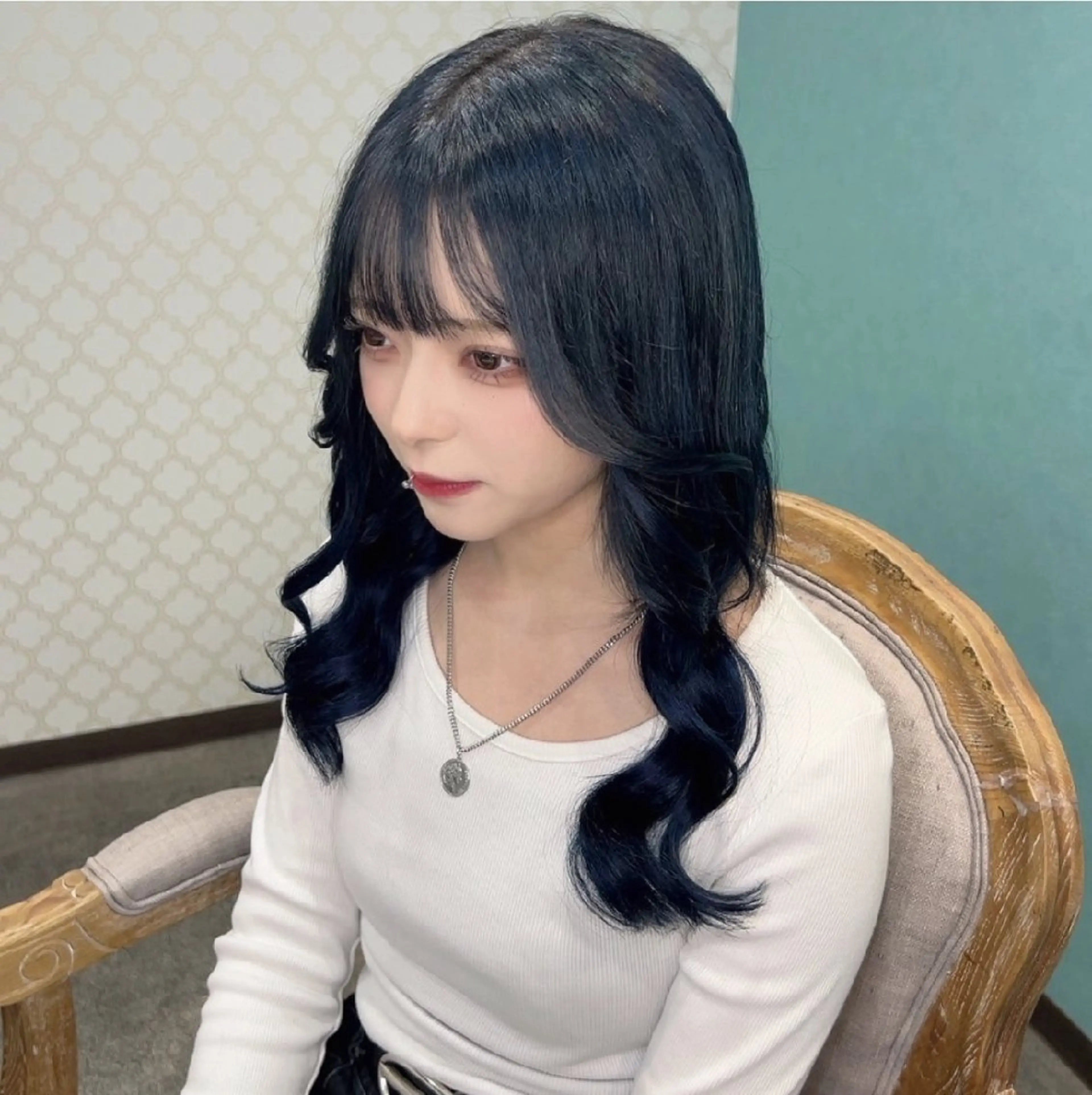 ☆まじかわちい漆黒フルカラー＆プルエクステ　プラチナ42cm  100本(ロング料金無し)の写真