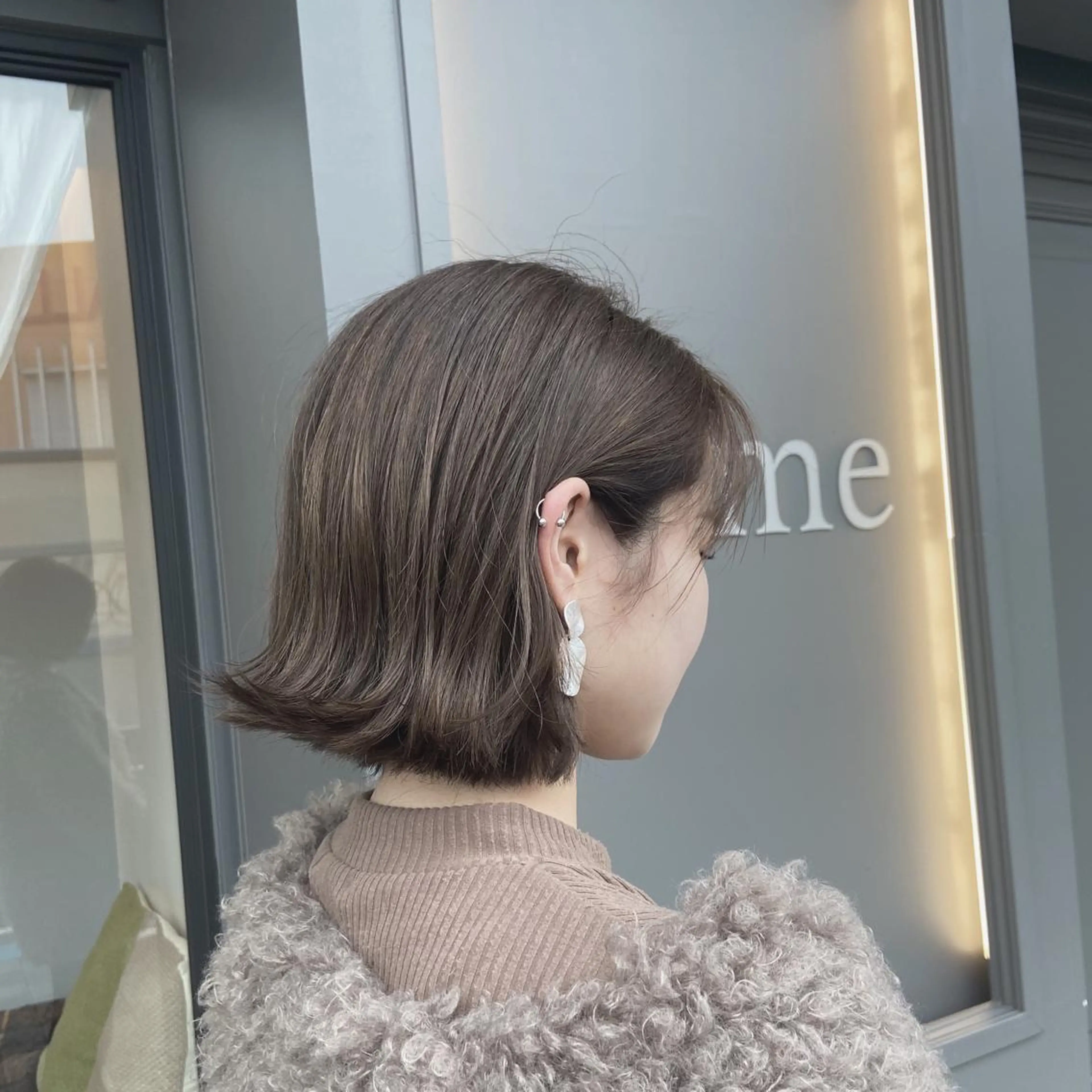 ショート 外ハネヘア 峯 志帆のヘアスタイル