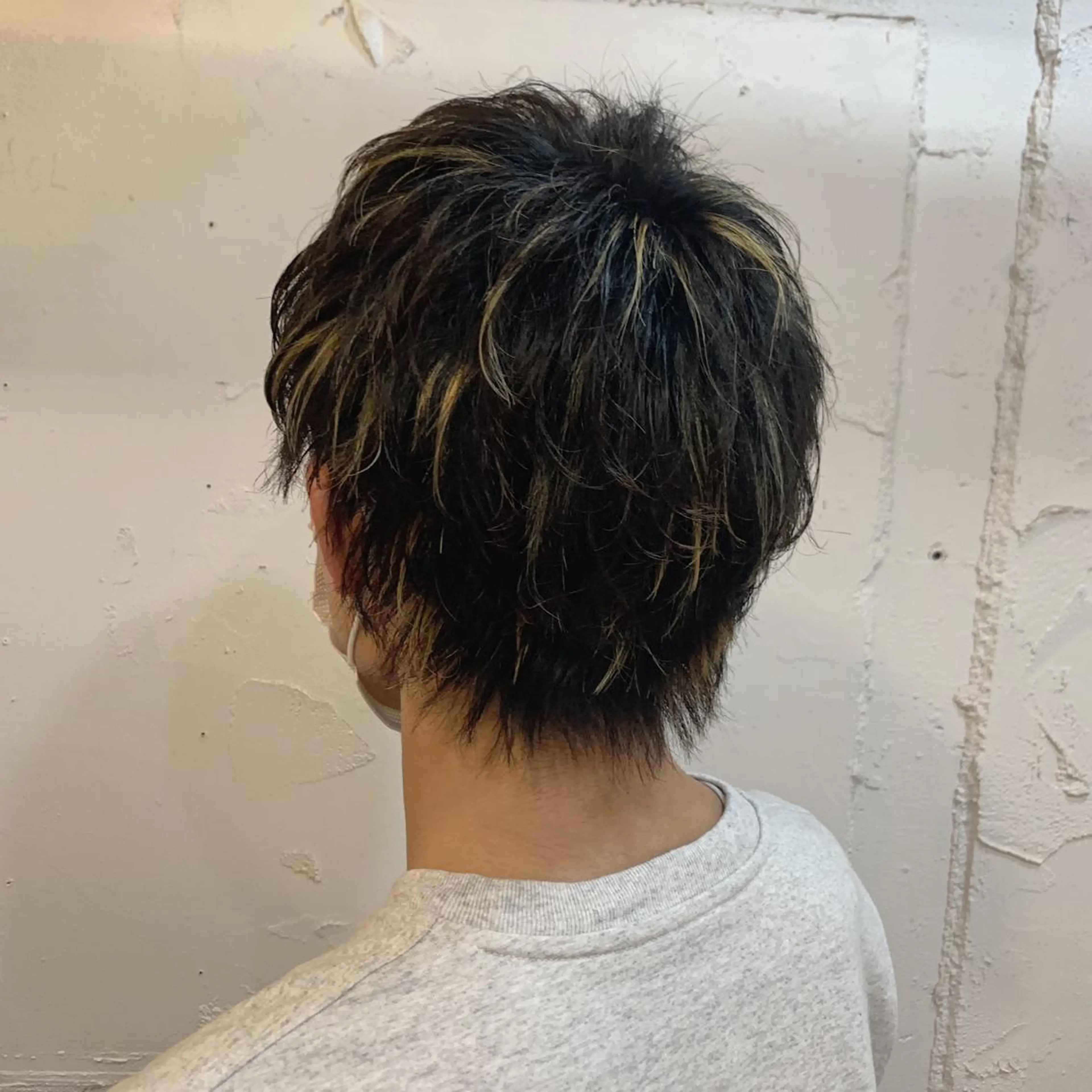 ショート カラー ヘアアレンジ メンズ メンズハイライト 抜きっぱなしブロンド ハイライトカラー ハイライト zeen札幌店所属・sumina すみなのヘアスタイル