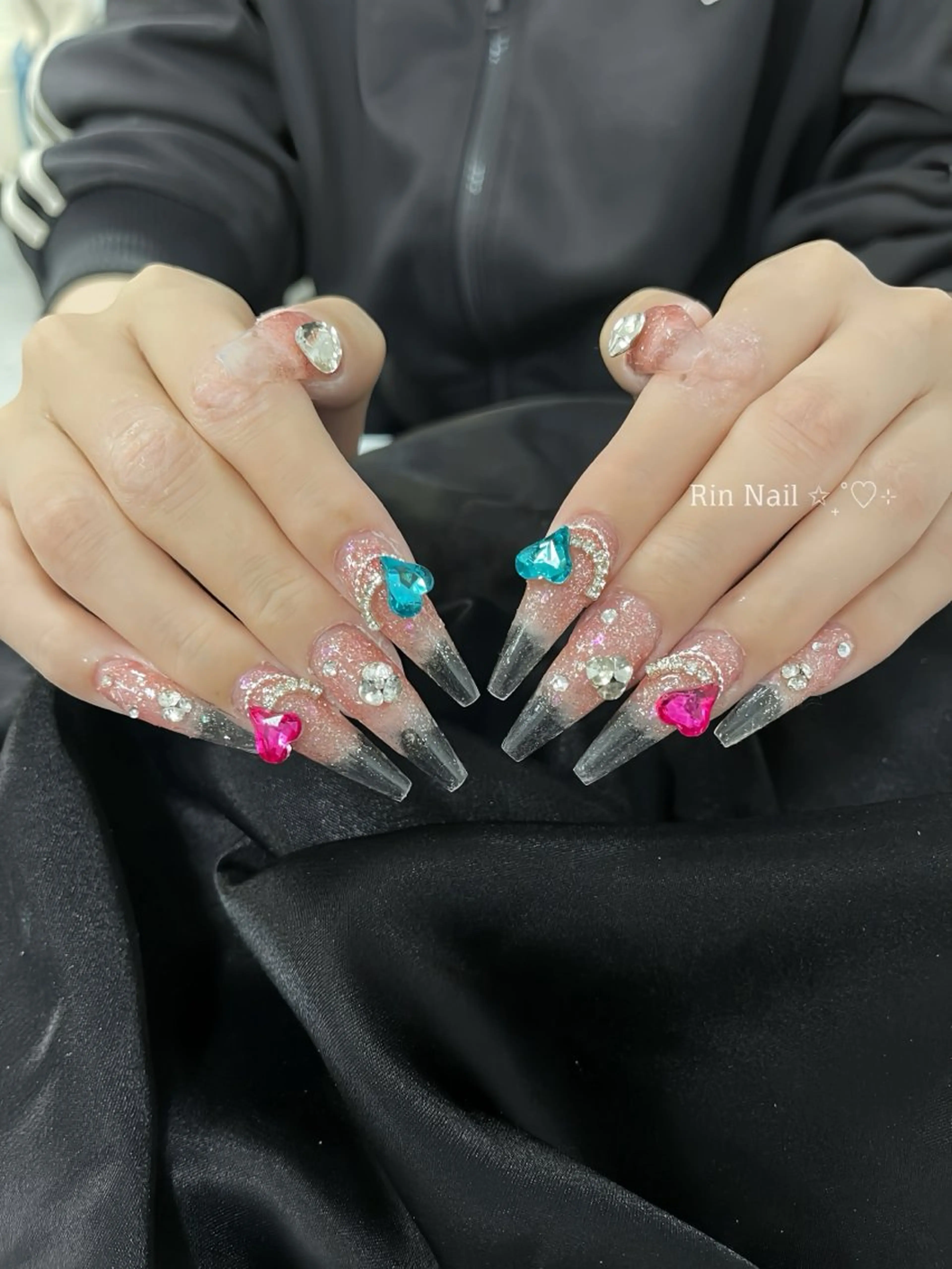 ネイル アートネイル チークネイル ジェルネイル ロングネイル マグネットネイル ハンドネイル Rin Nail 新大久保店のネイルデザイン